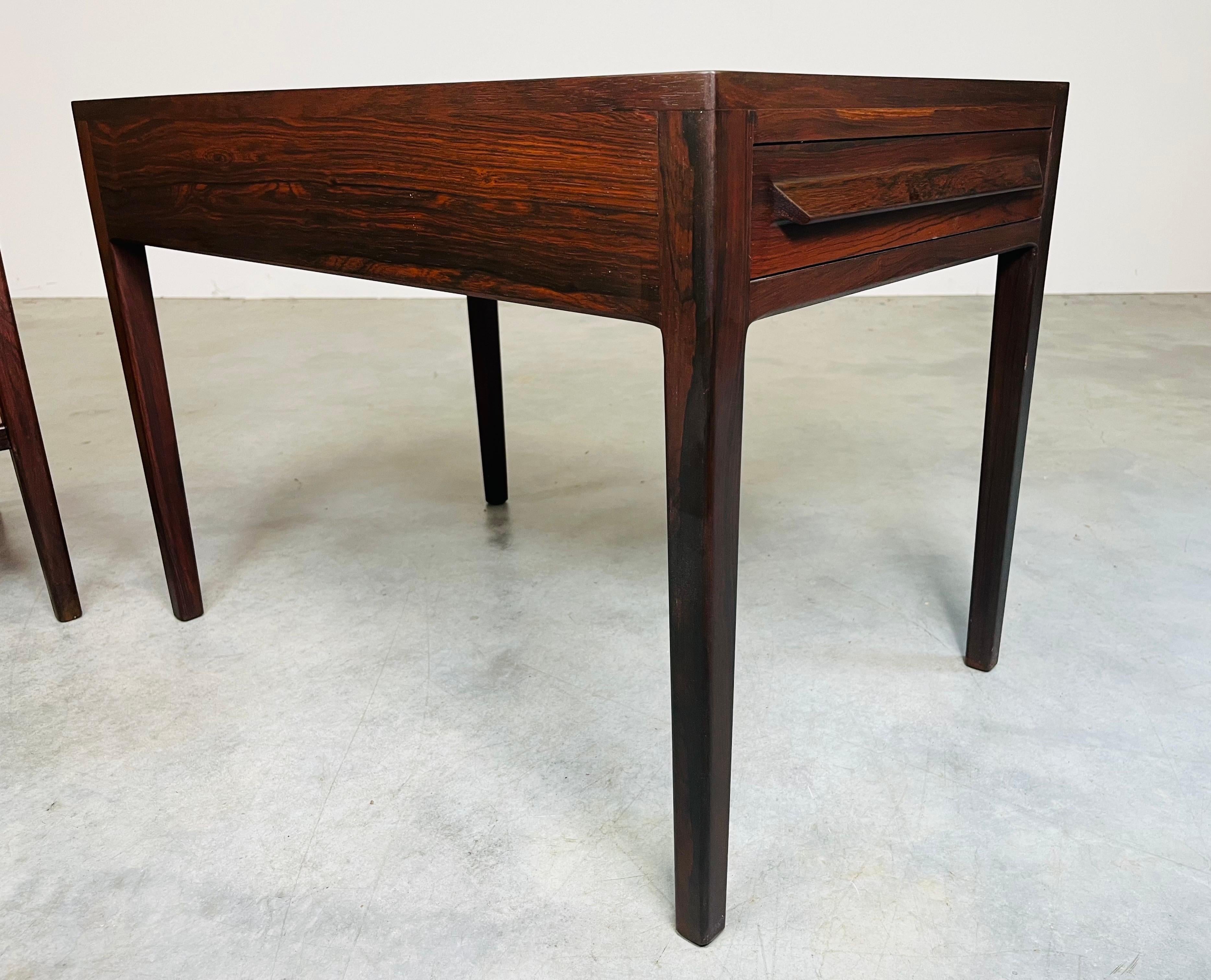 Ein Paar skandinavisches Rosenholz im Arne Vodder-Stil aus Rosenholz  Beistelltische mit einer Schublade 1960er Jahre im Angebot 7