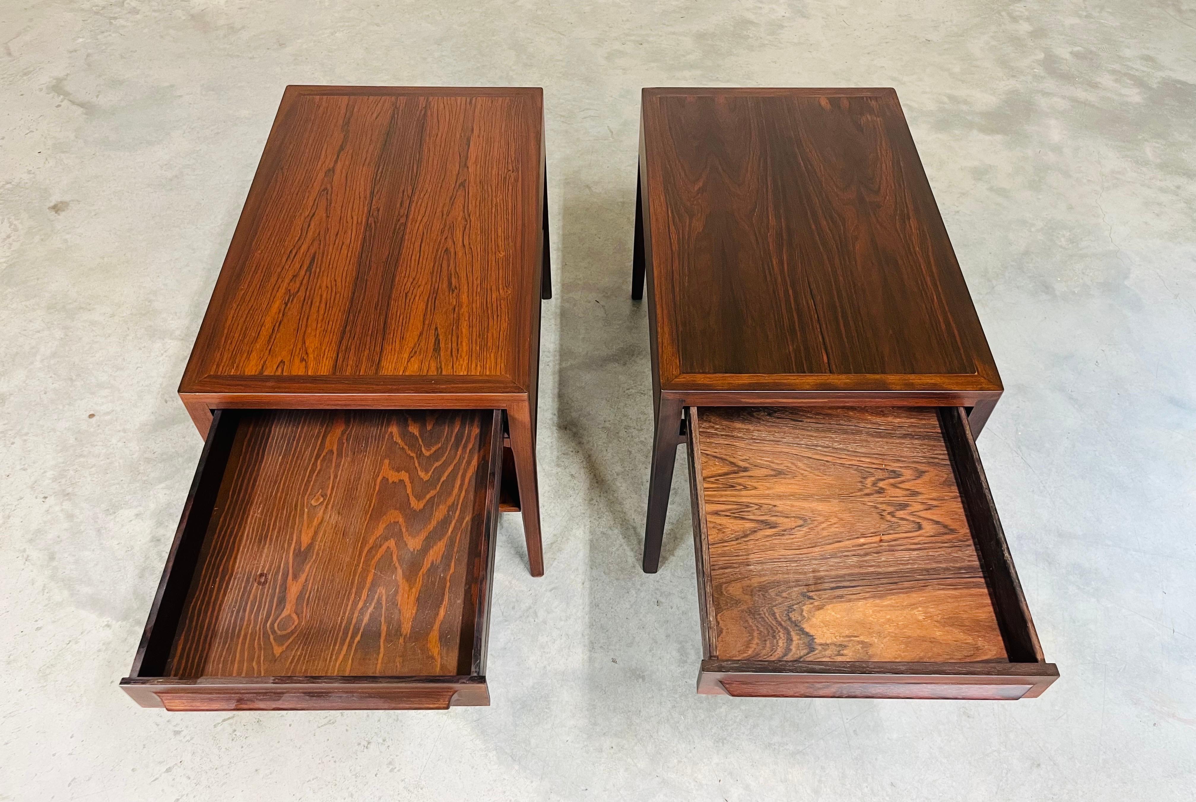 Ein Paar skandinavisches Rosenholz im Arne Vodder-Stil aus Rosenholz  Beistelltische mit einer Schublade 1960er Jahre (Skandinavische Moderne) im Angebot