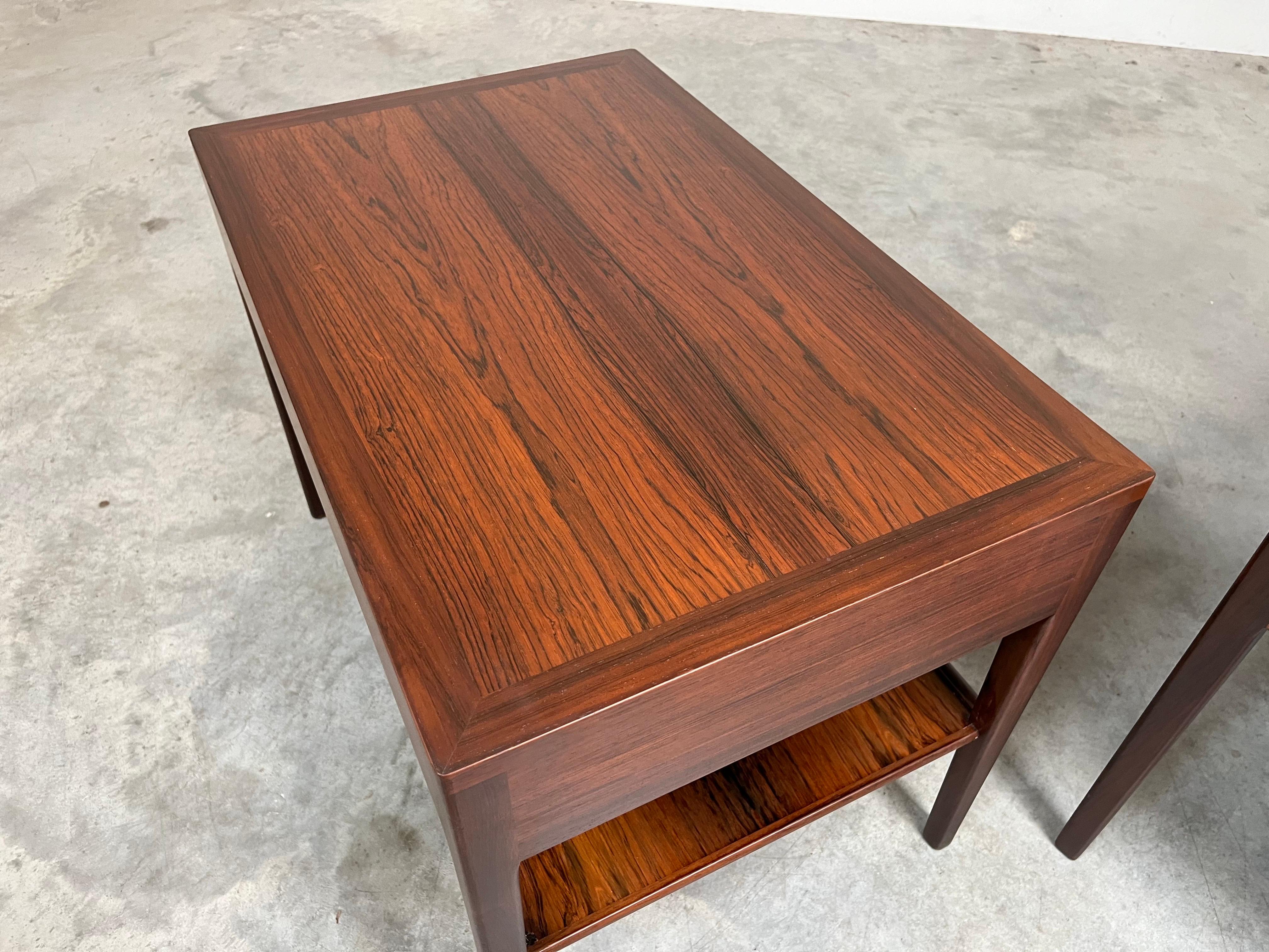 Ein Paar skandinavisches Rosenholz im Arne Vodder-Stil aus Rosenholz  Beistelltische mit einer Schublade 1960er Jahre im Angebot 2