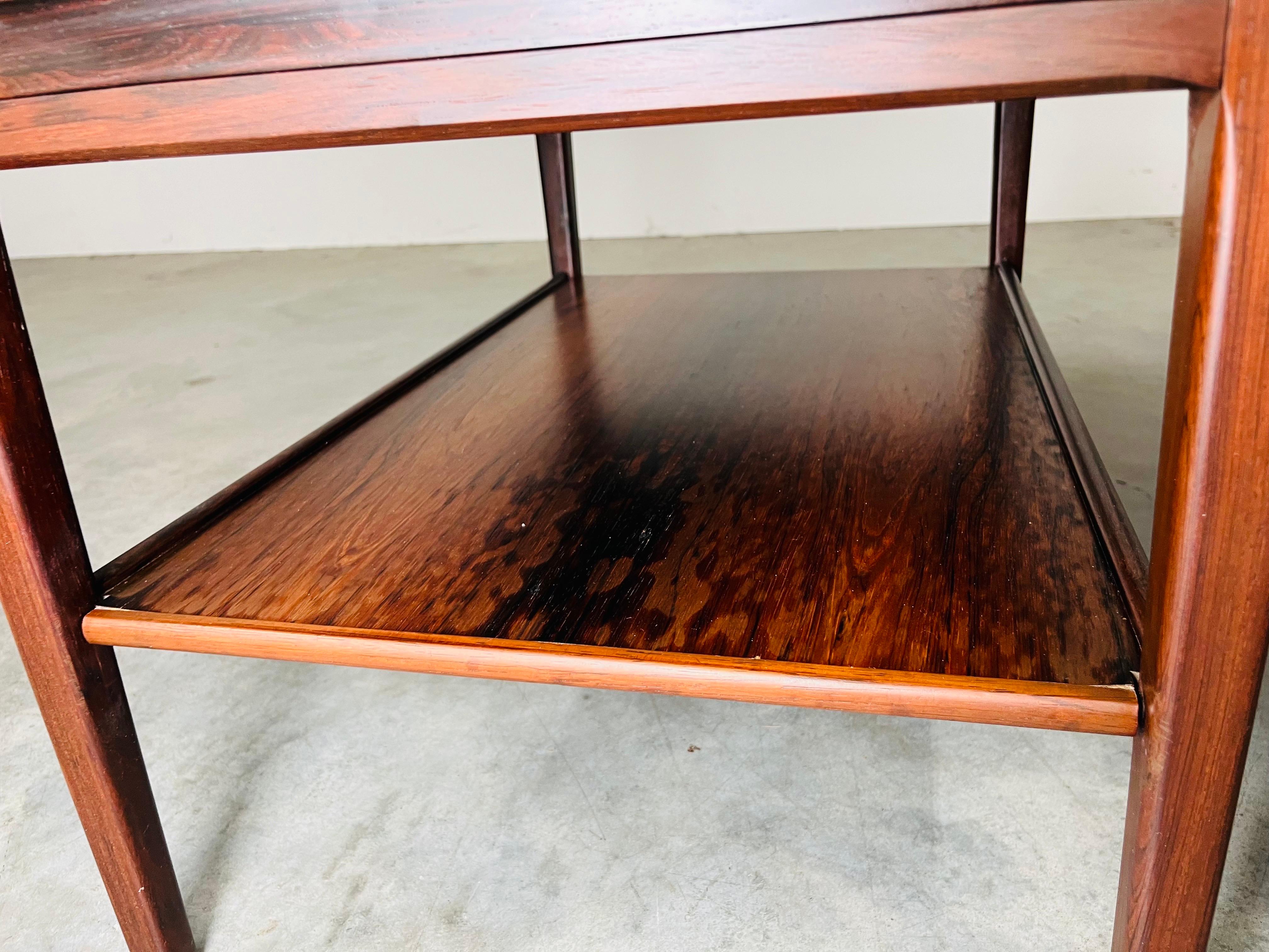 Ein Paar skandinavisches Rosenholz im Arne Vodder-Stil aus Rosenholz  Beistelltische mit einer Schublade 1960er Jahre im Angebot 3