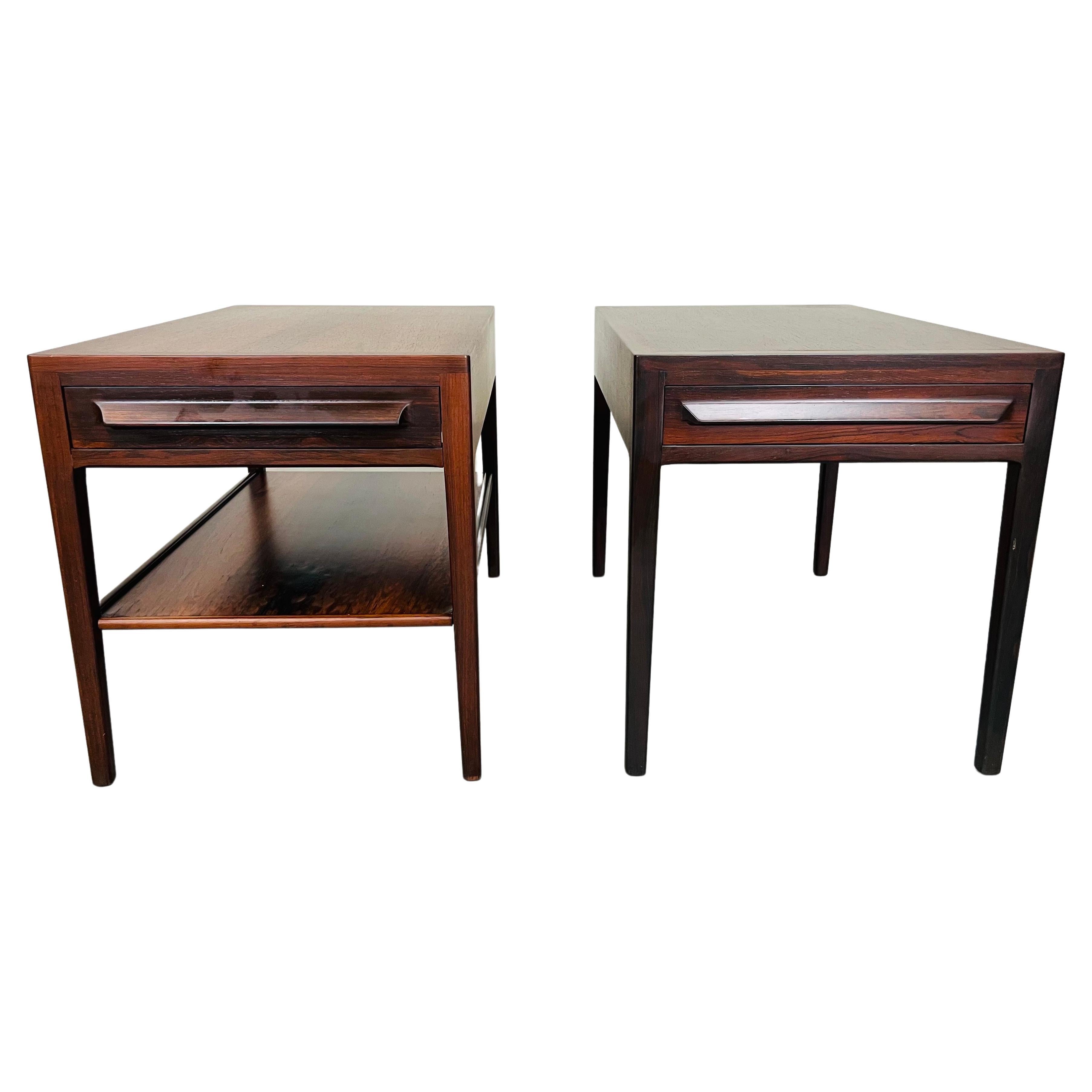 Ein Paar skandinavisches Rosenholz im Arne Vodder-Stil aus Rosenholz  Beistelltische mit einer Schublade 1960er Jahre im Angebot