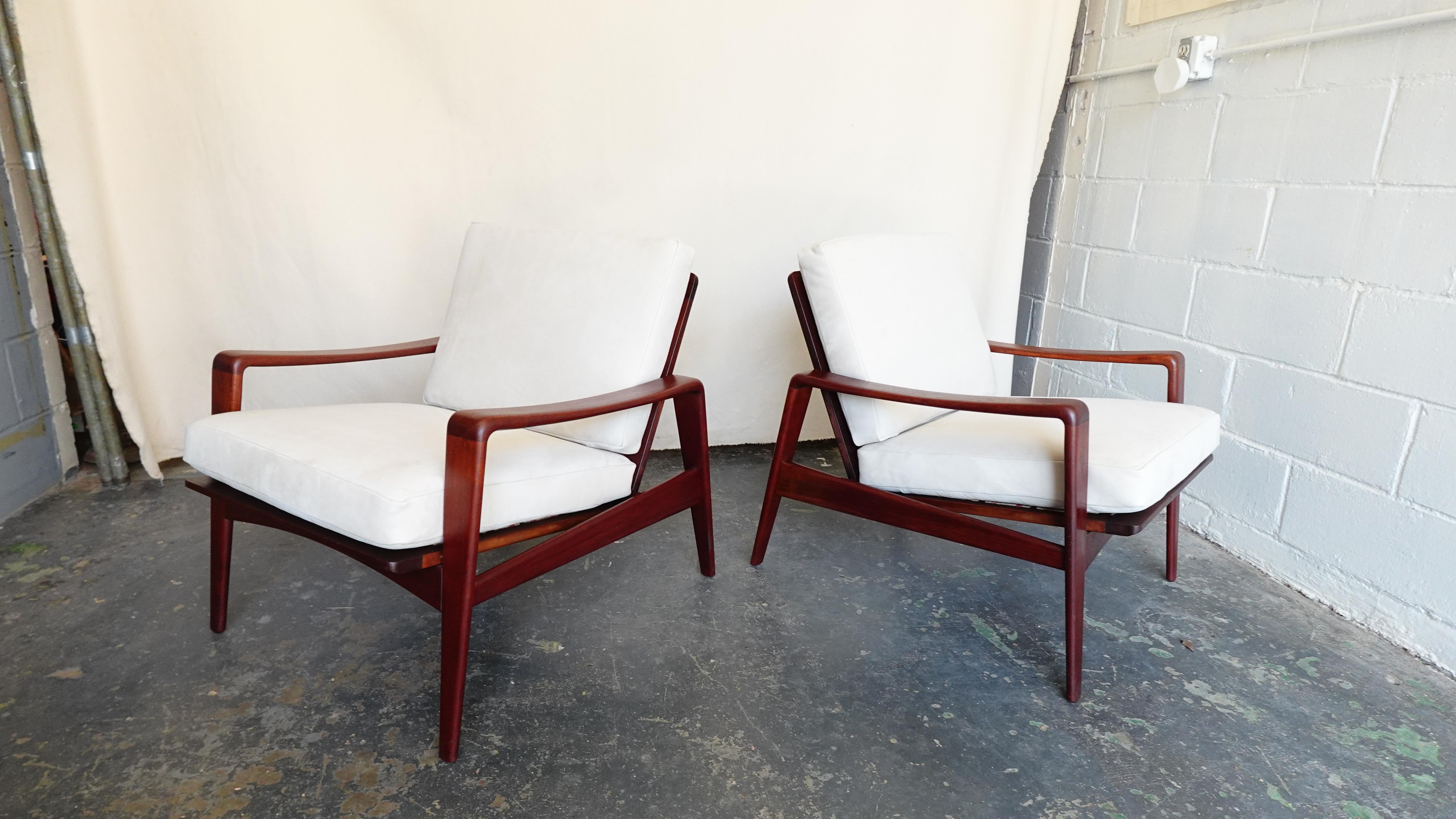 Danish Pair of Arne Wahl Iverson Lounge Chairs for Komfort in Teak & Leather, 1960 For Sale