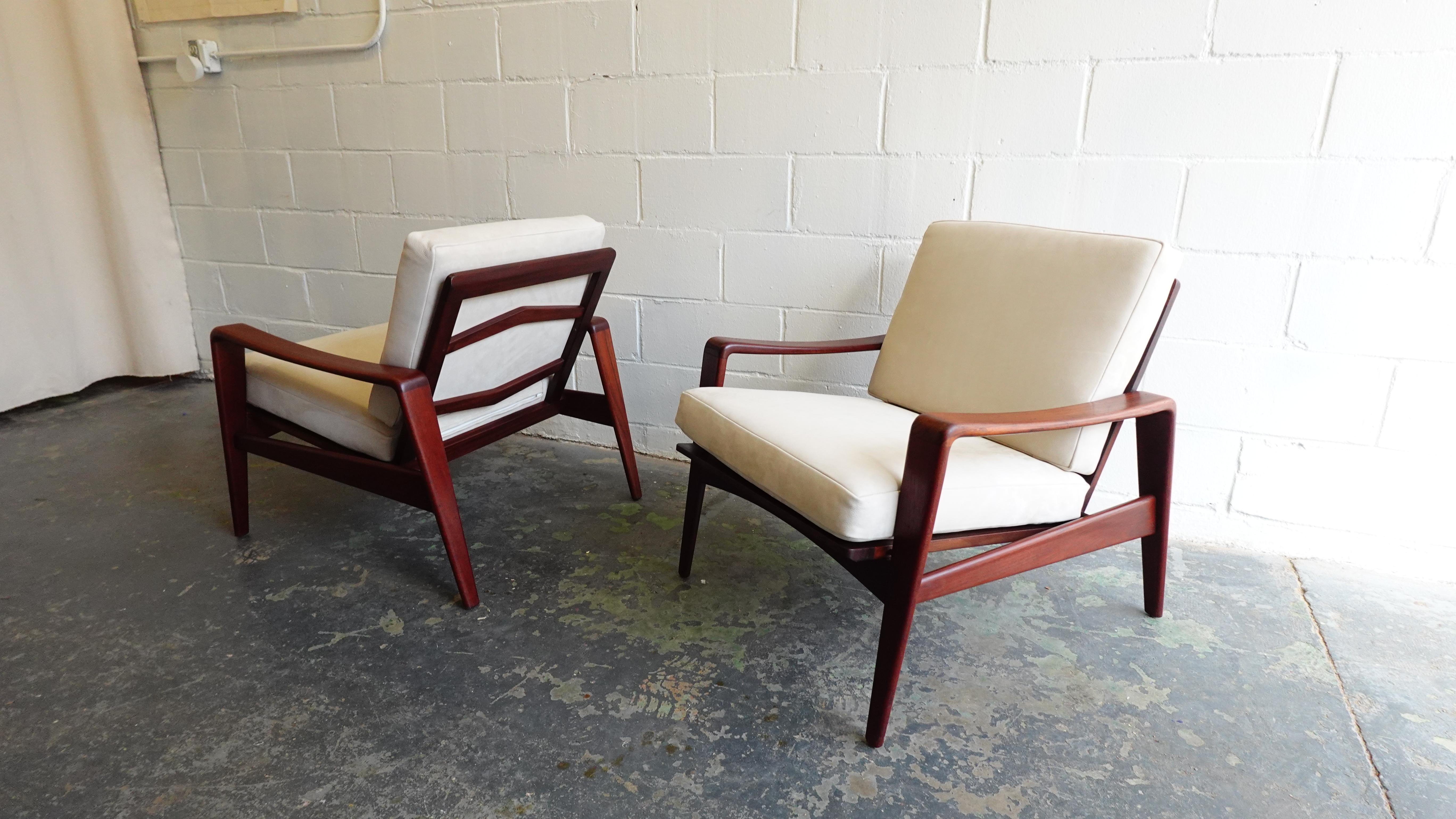 Mid-20th Century Pair of Arne Wahl Iverson Lounge Chairs for Komfort in Teak & Leather, 1960 For Sale