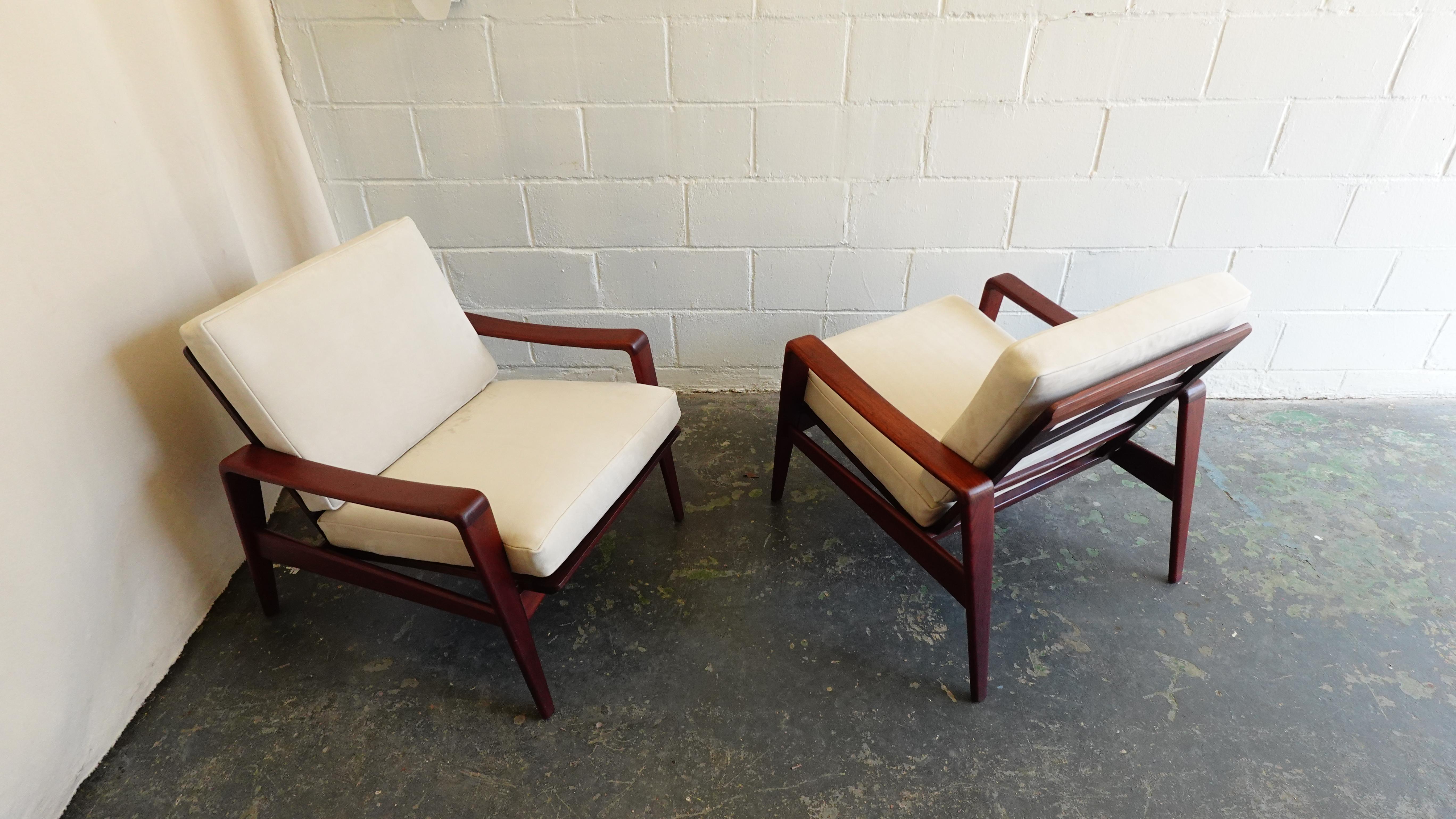 Pair of Arne Wahl Iverson Lounge Chairs for Komfort in Teak & Leather, 1960 For Sale 1