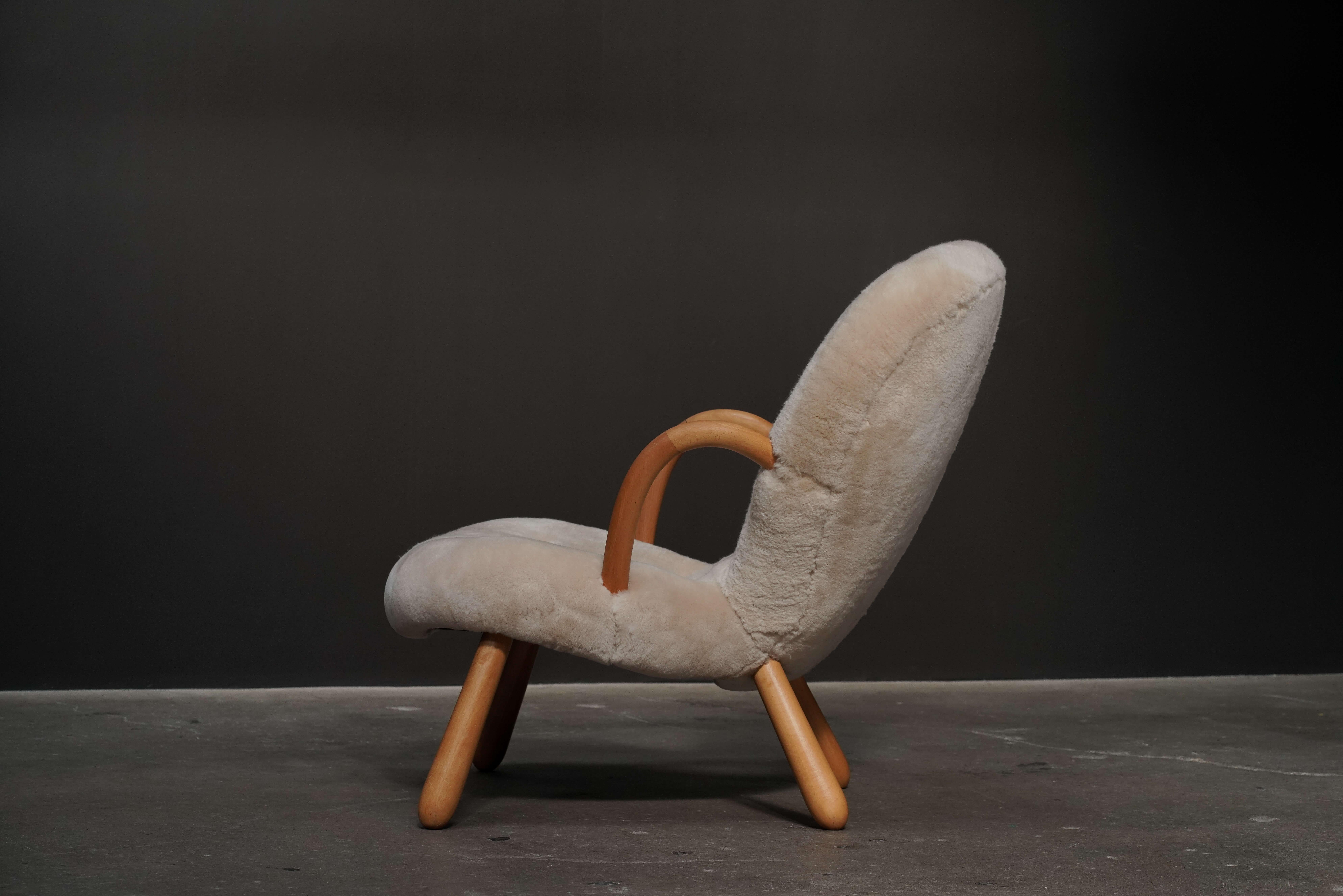 Mid-Century moderno Coppia di sedie Arnold Madsen in shearling in vendita