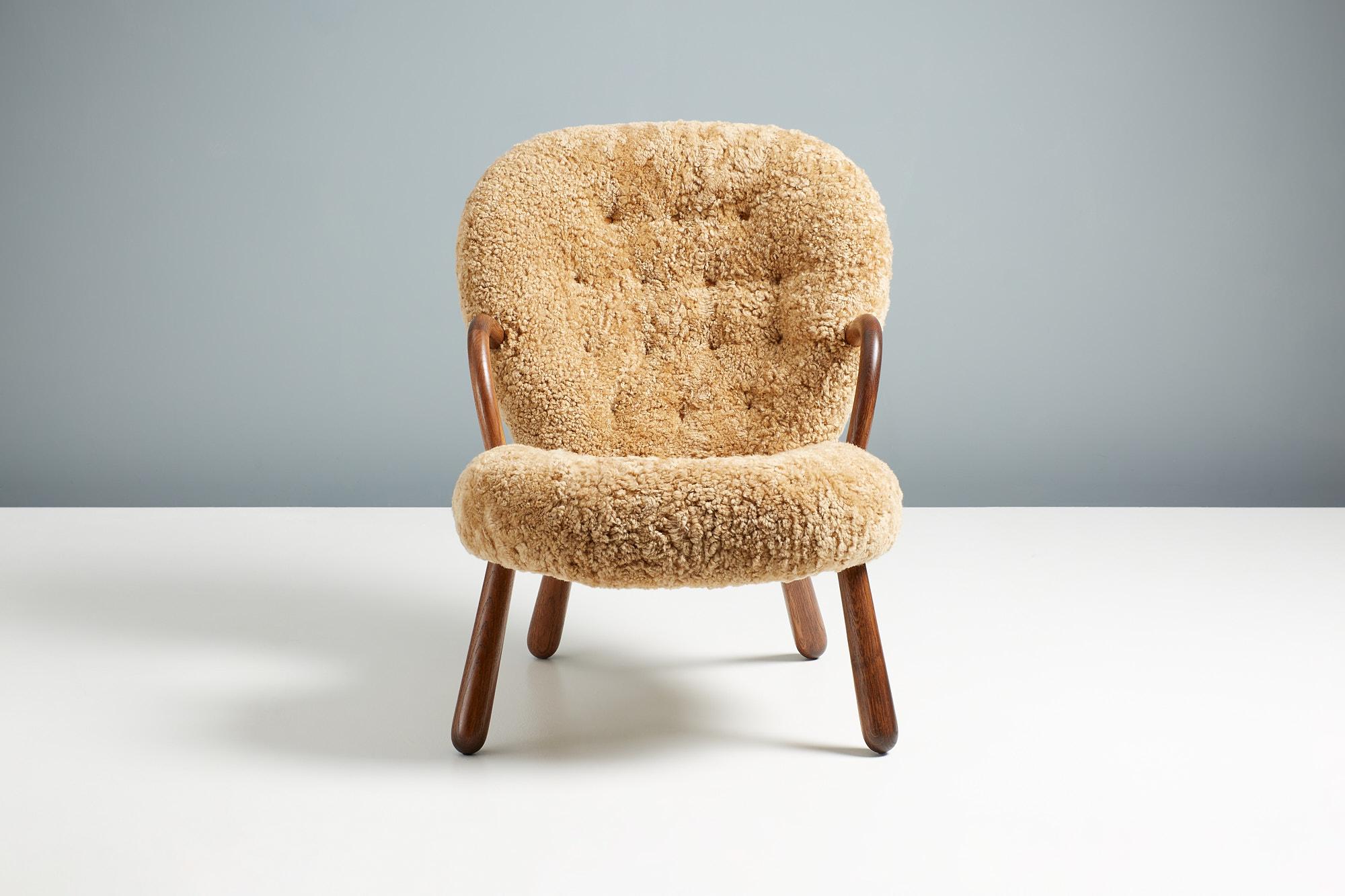 Offizielle Re-Edition des kultigen Clam Chair von Arnold Madsen.

Dagmar ist stolz darauf, in Zusammenarbeit mit dem Nachlass von Arnold Madsen den Clam Chair - eines der beliebtesten und begehrtesten skandinavischen Möbeldesigns des 20.