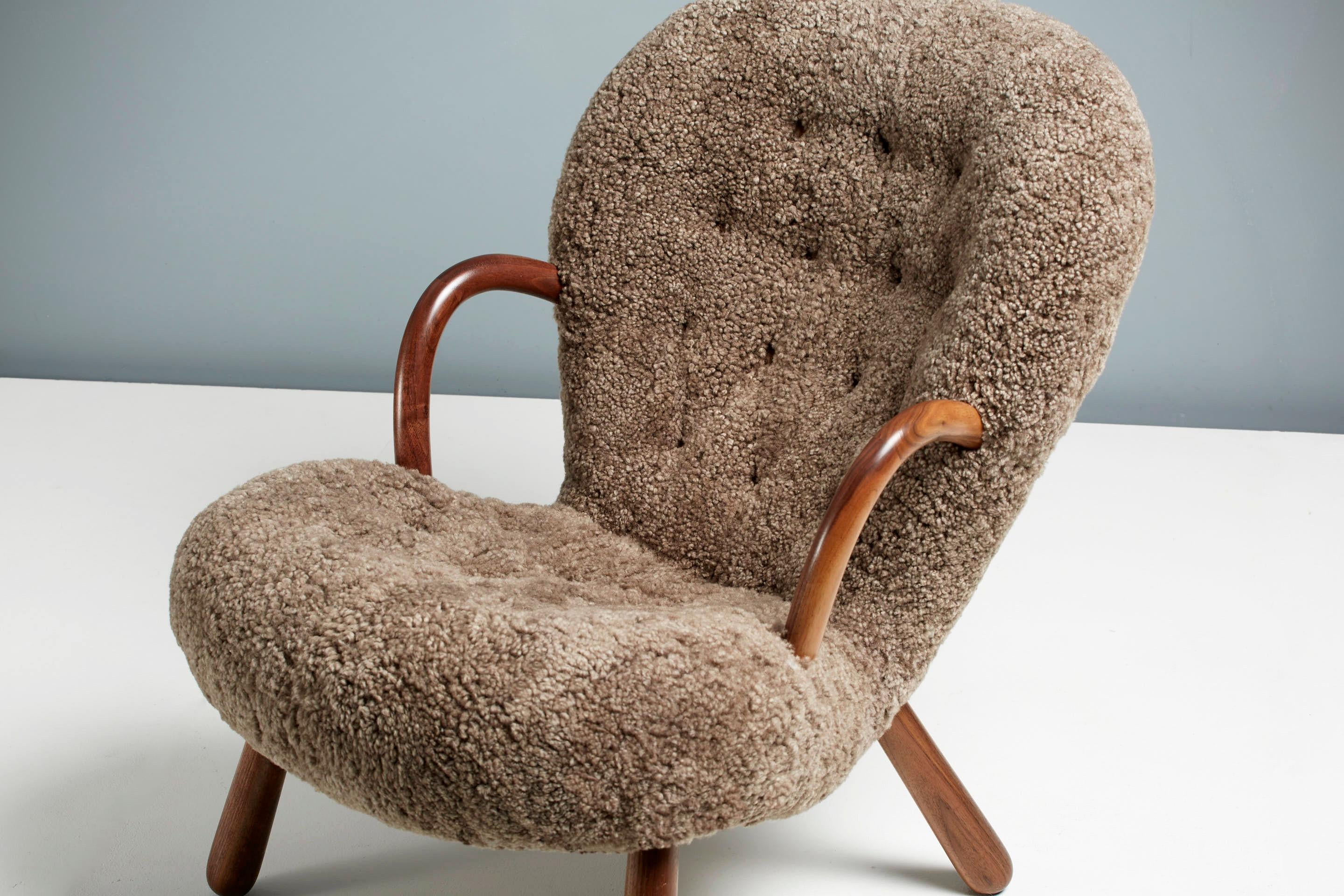 Re-Edition Sheepskin Clam Chairs by Arnold Madsen In New Condition For Sale In London, England