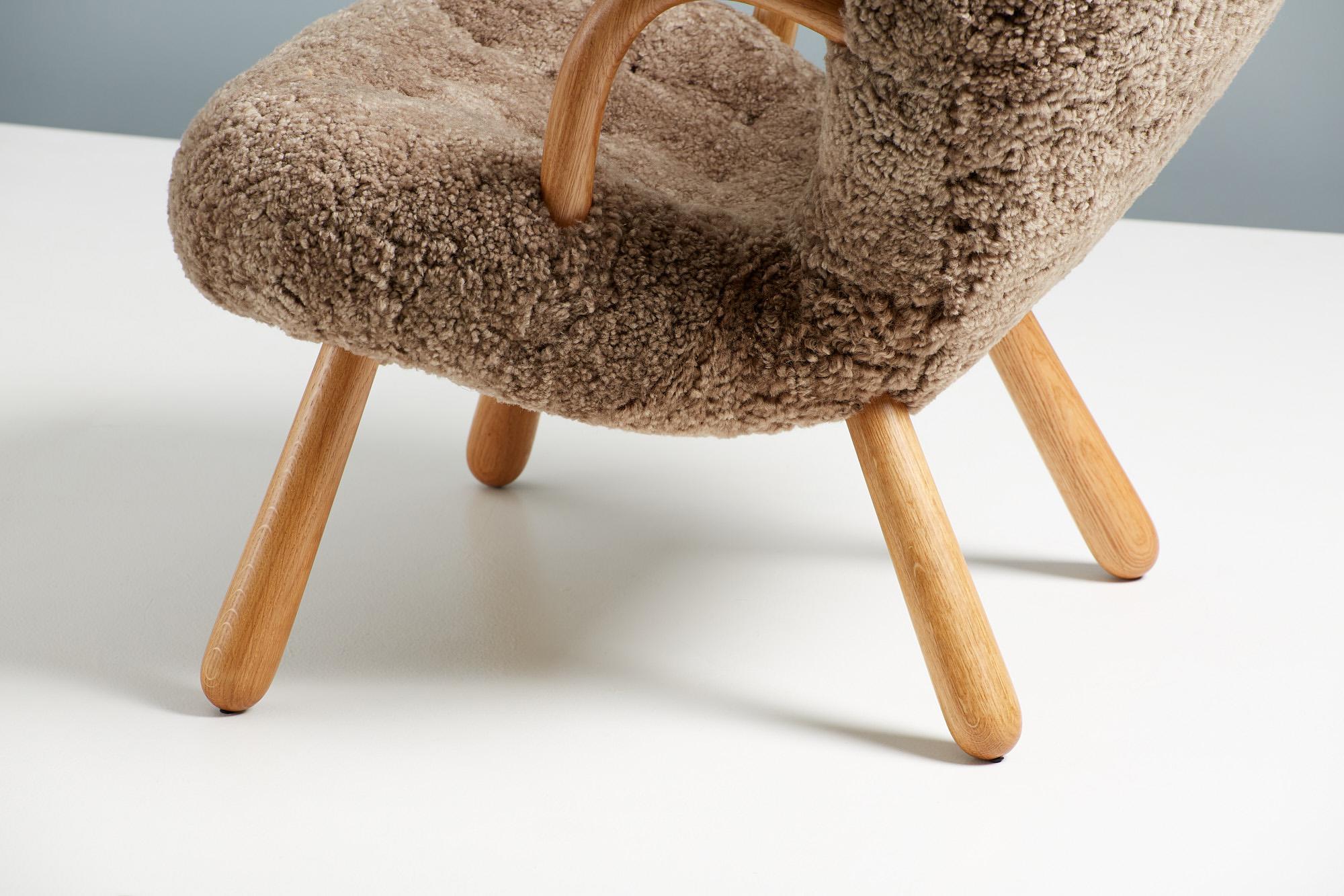 Réédition de chaises en peau de mouton Clam d'Arnold Madsen en vente 2