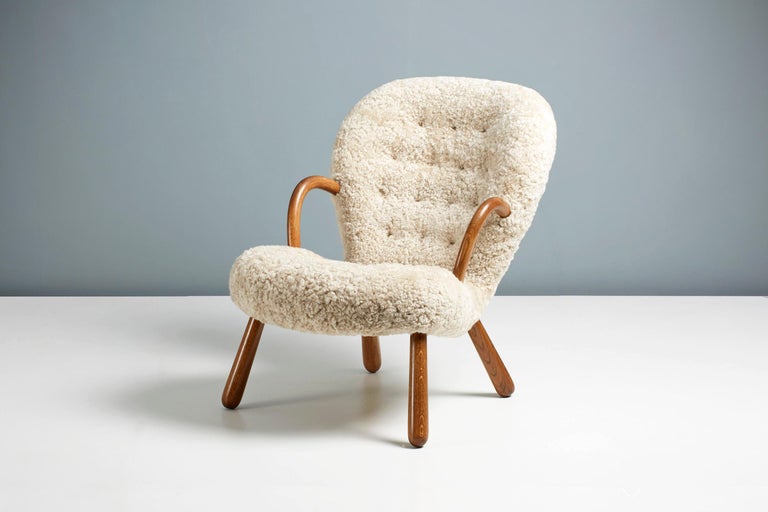 Re-Edition Sheepskin Clam Chairs by Arnold Madsen In New Condition For Sale In London, GB