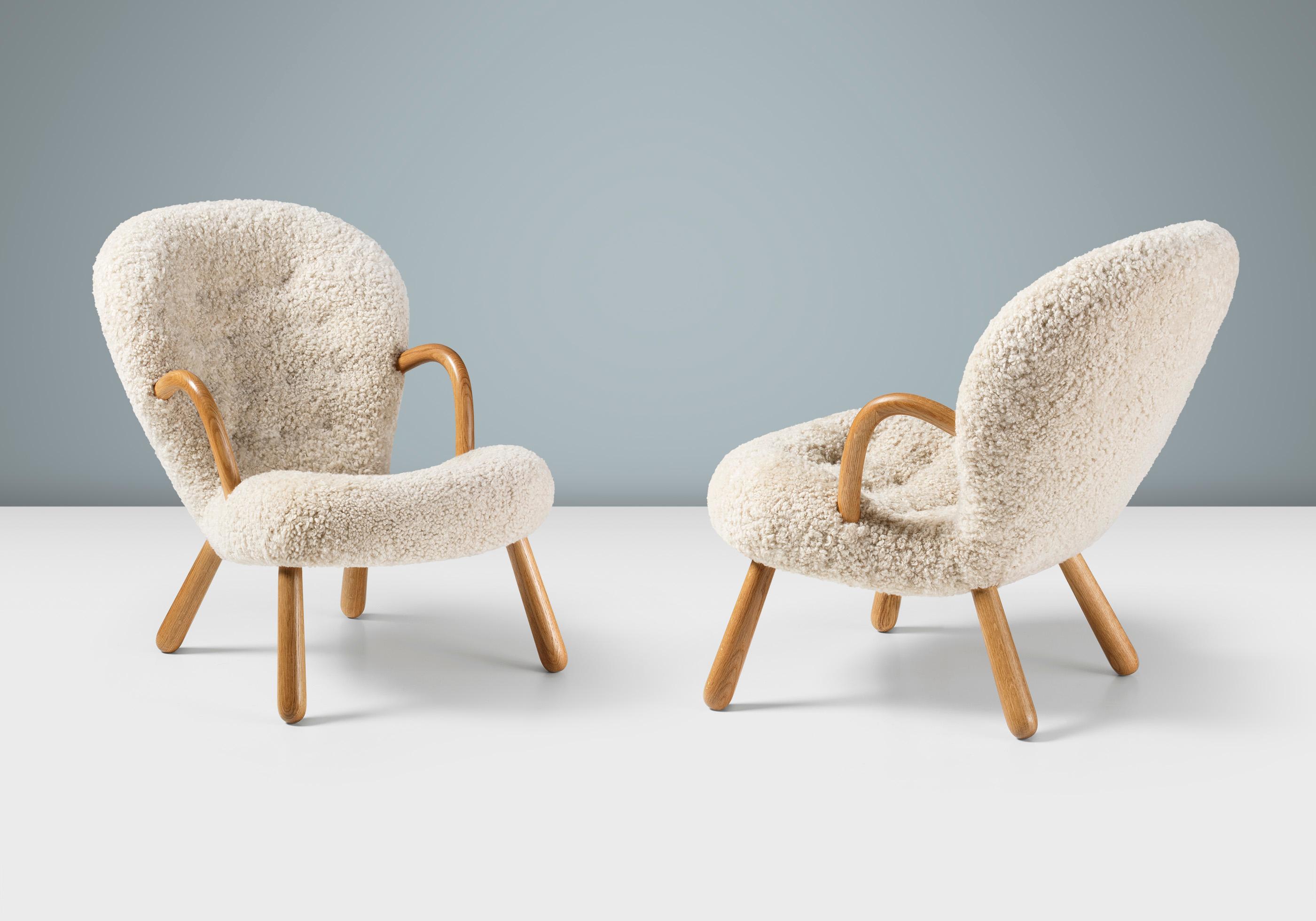 Riedizione ufficiale dell'iconica Clam Chair di Arnold Madsen.

La sedia Clam è stata progettata nel 1944 a Copenhagen dal tappezziere danese Arnold Madsen. Nel 1945 Arnold fondò l'azienda di arredamento Madsen & Schubell insieme all'ebanista Henry