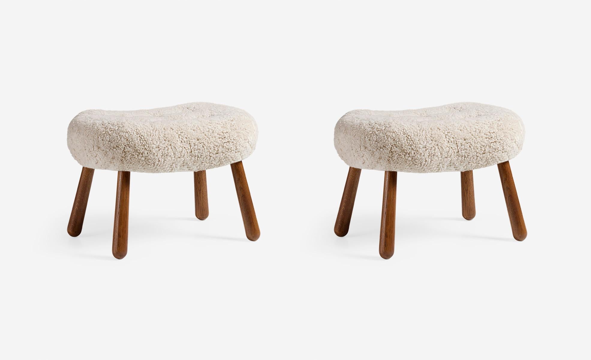 Arnold Madsen - Paar Muschelhocker

Der Clam Stool ist das perfekte Gegenstück zum ikonischen Clam Chair von Arnold Madsen. Dieses neue Design wurde in enger Collaboration mit der Familie von Arnold Madsen entwickelt, indem Elemente des Clam Chair
