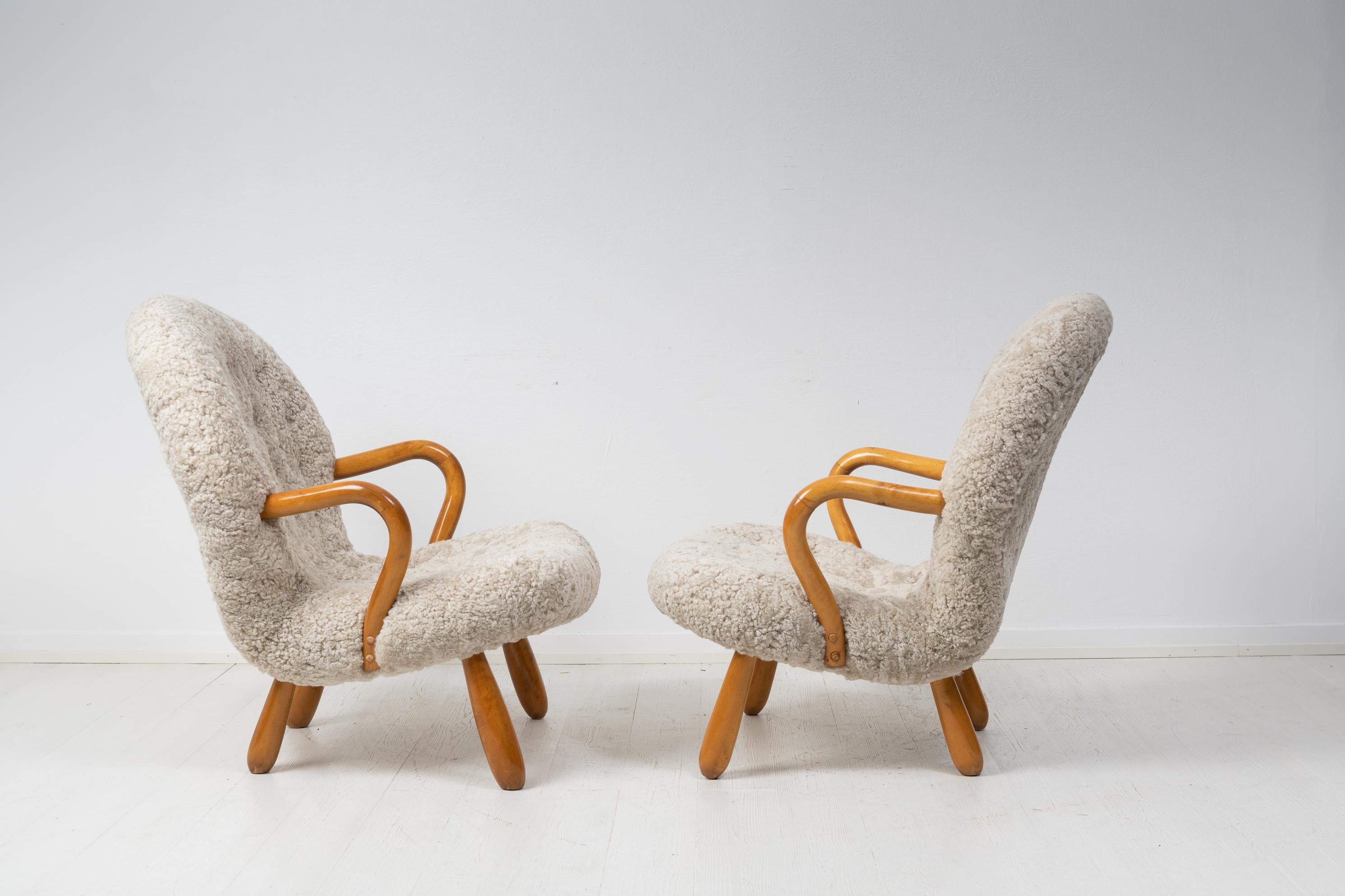 Pair of Arnold Madsen Sheepskin Muslinge 'Clam' Chairs In Good Condition In Kramfors, SE