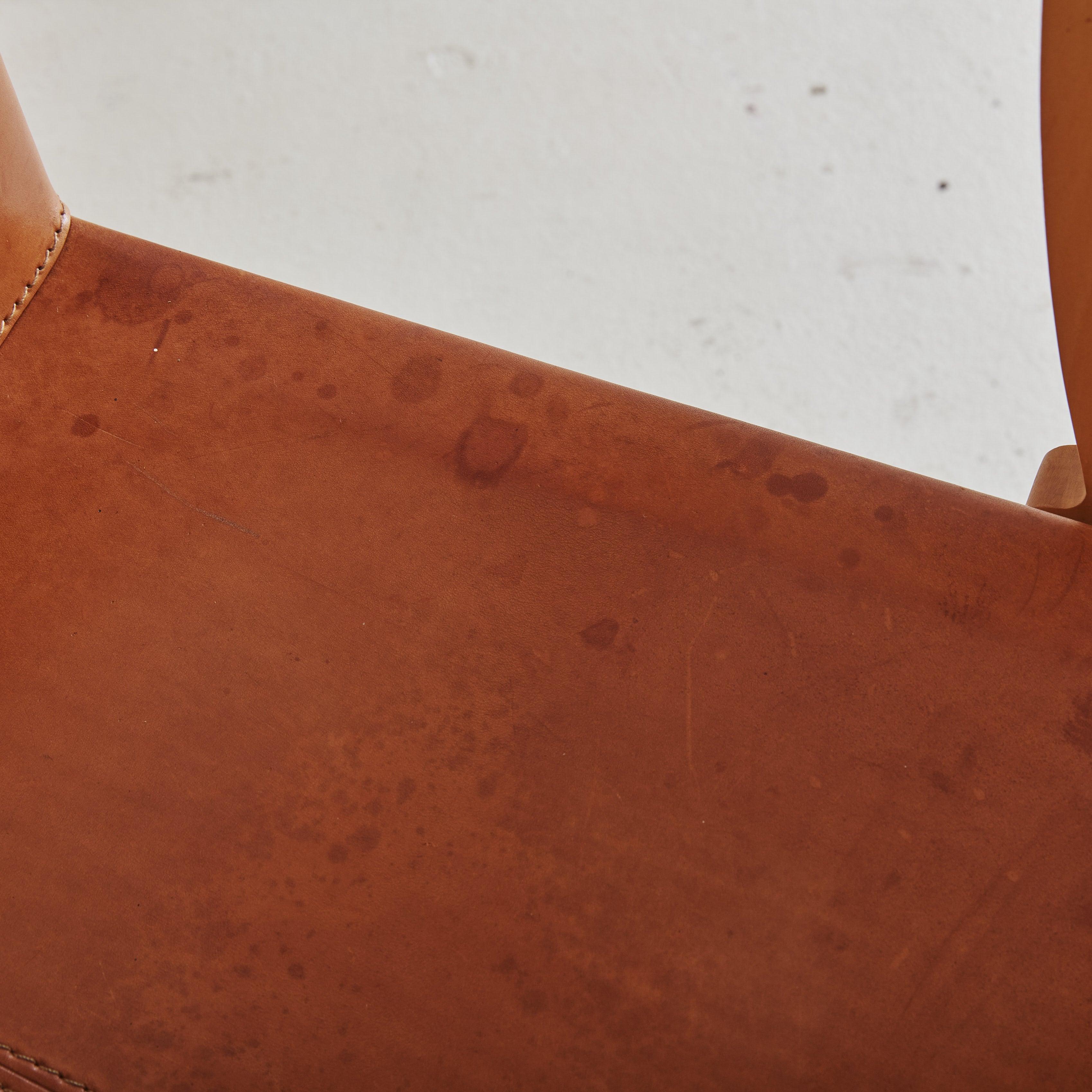 Pair of ‘Aro’ Leather + Cherry Wood Armchairs by Chi Wing Lo for Giorgetti For Sale 1