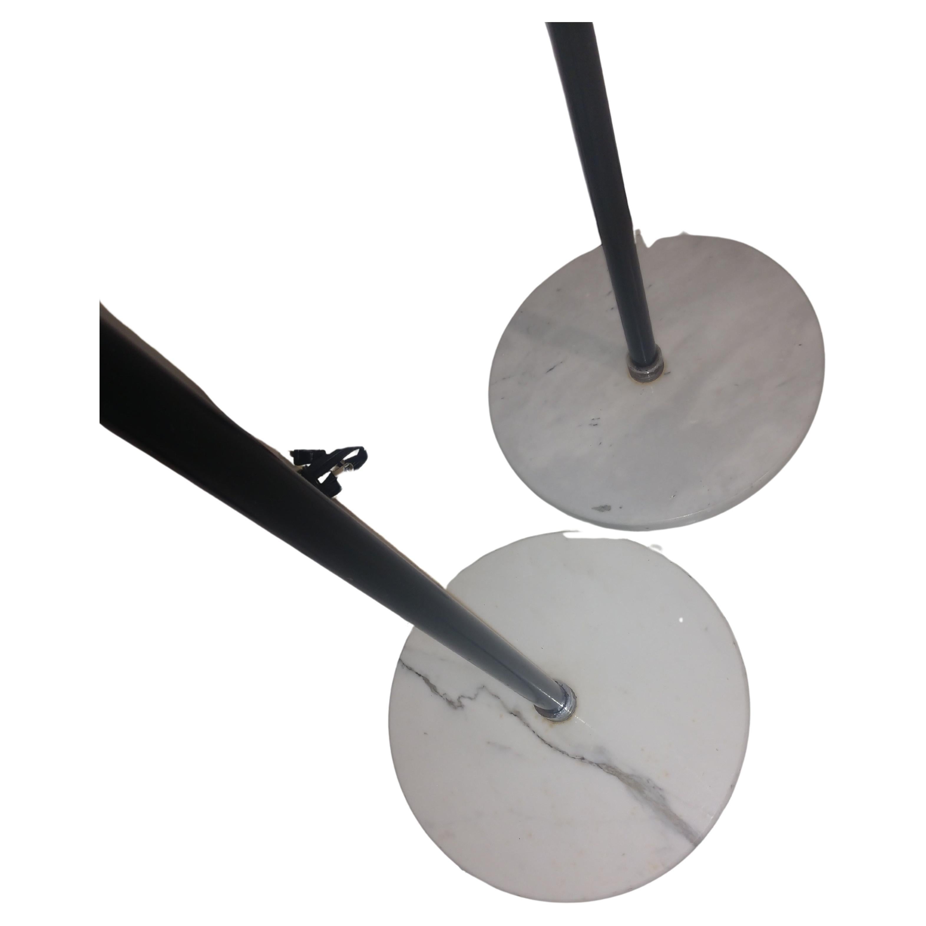 Mid-Century Modern Paire de lampadaires Arredoluce mi-siècle moderne, Italie en vente