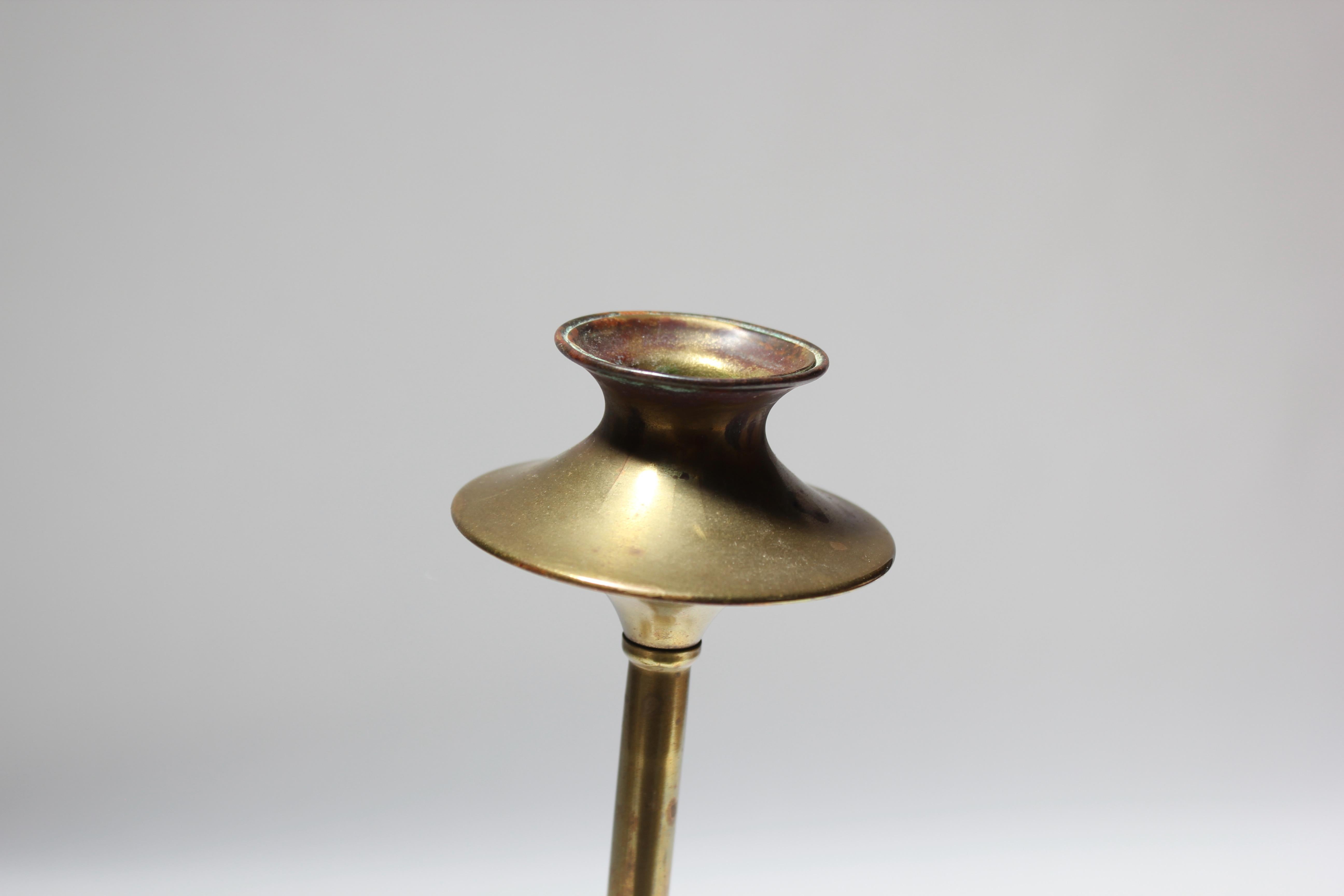 Pair of Art & Crafts Turned Brass Candlesticks after Jarvie In Good Condition For Sale In Brooklyn, NY