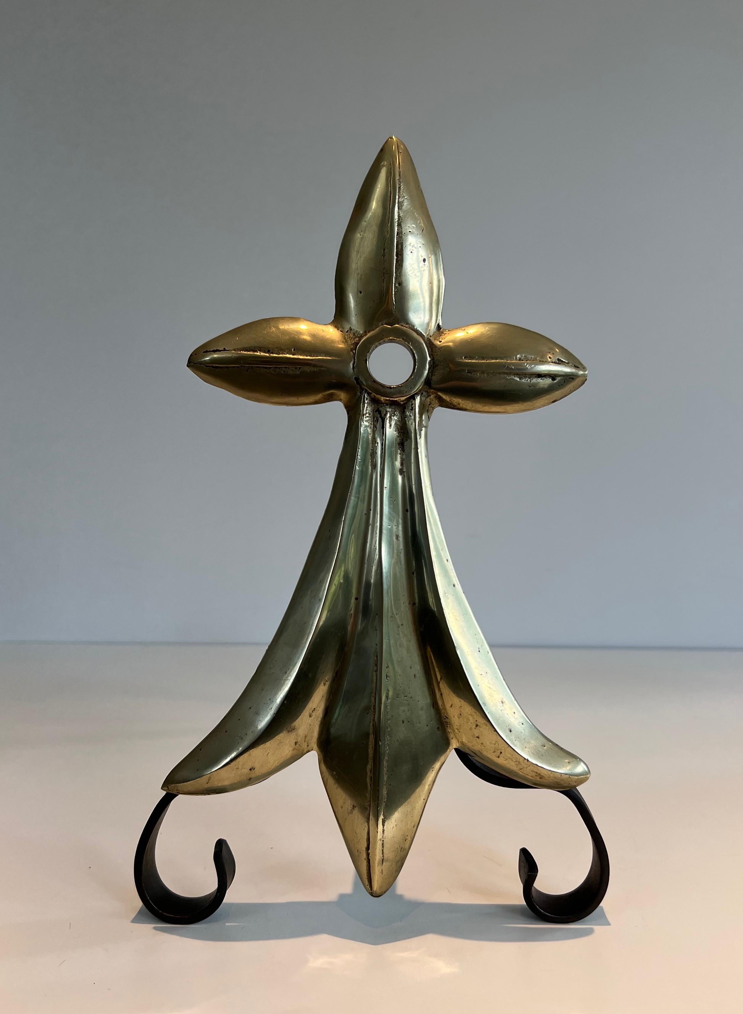 Ein Paar Art & Crafts-Feuerböcke aus Bronze mit Ermine-Schleife (Französisch) im Angebot