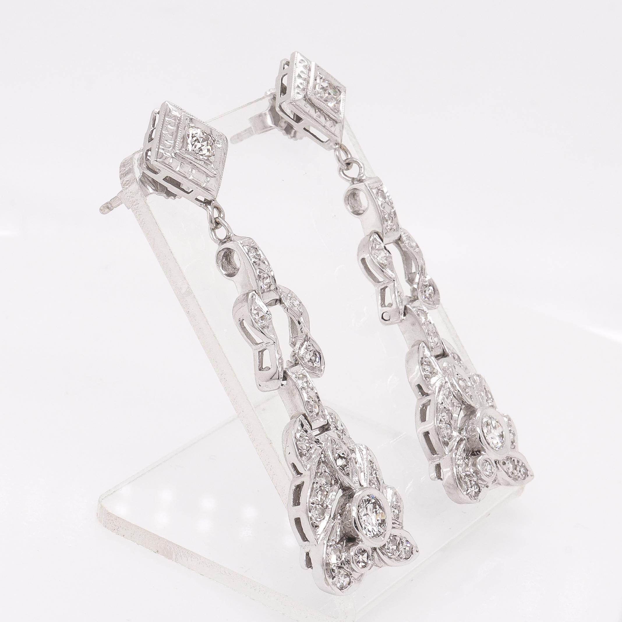 Donna Coppia di orecchini a goccia in oro bianco 14K e diamanti naturali Art Deco in vendita