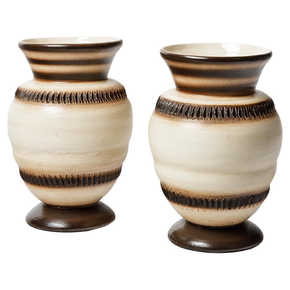 Paire de vases en céramique blanche et noire Art déco 1930 de Louis Dage 