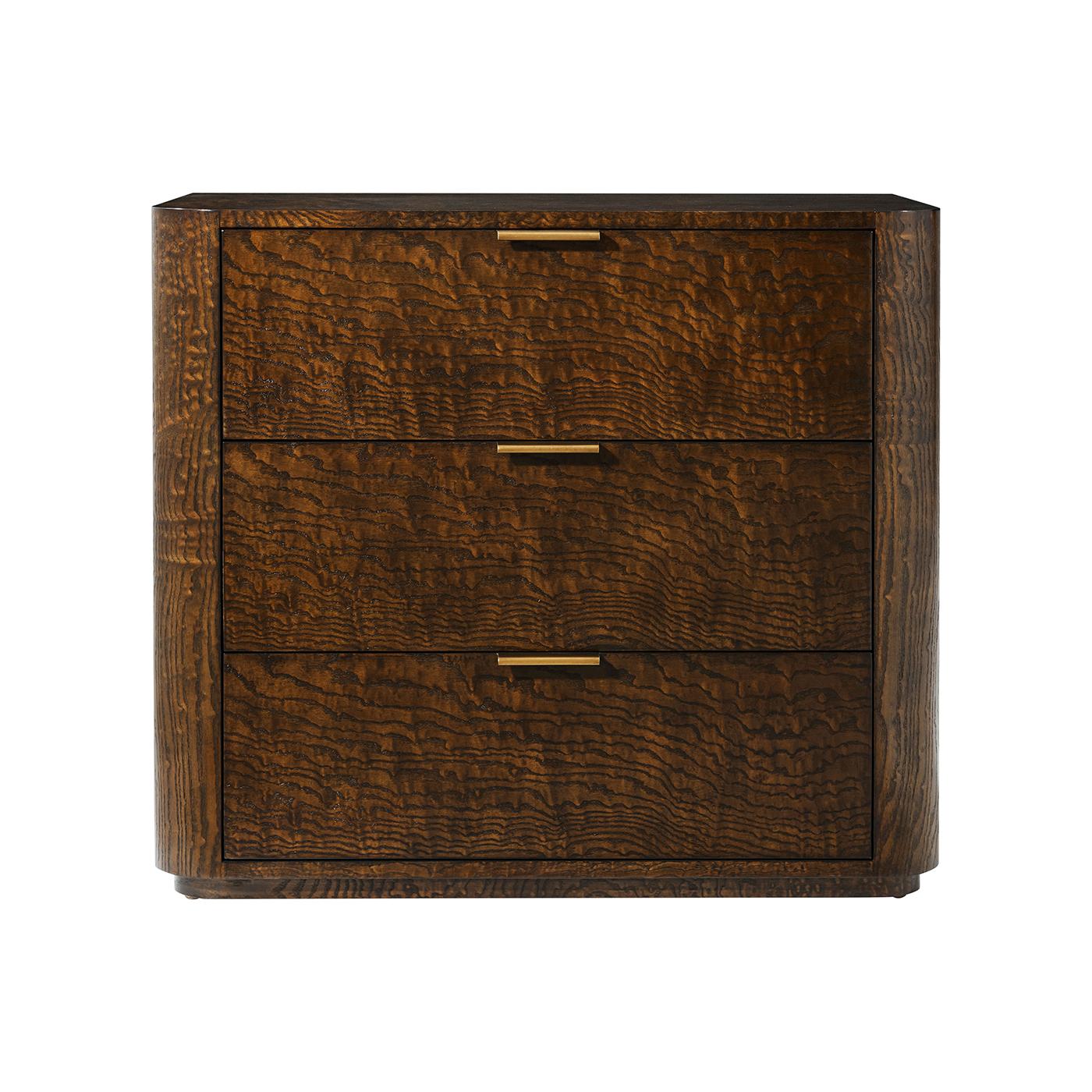 Un véritable chef-d'œuvre de design élégant et d'artisanat méticuleux. Montrée en Pyramid Brown, cette pièce apporte sophistication et fonctionnalité à votre espace. 

La riche finition Pyramid Brown du luxueux placage de frêne Tamo aux courbes
