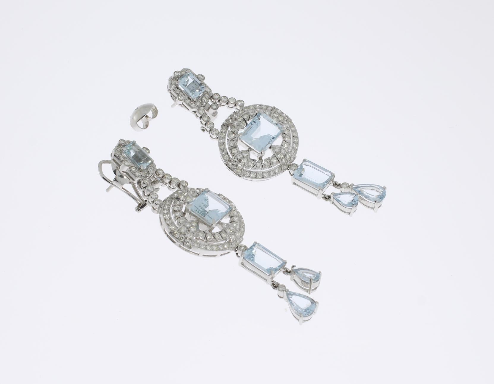 Paar Aquamarin-Diamant-Ohrringe im Art-déco-Stil aus Weißgold (Brillantschliff) im Angebot
