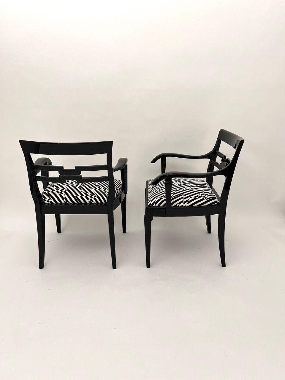 Pareja de Sillones Art Decó, Laca Negra, Tela Negra-Crema, Alemania ca. 1925 mediados del siglo XX en venta