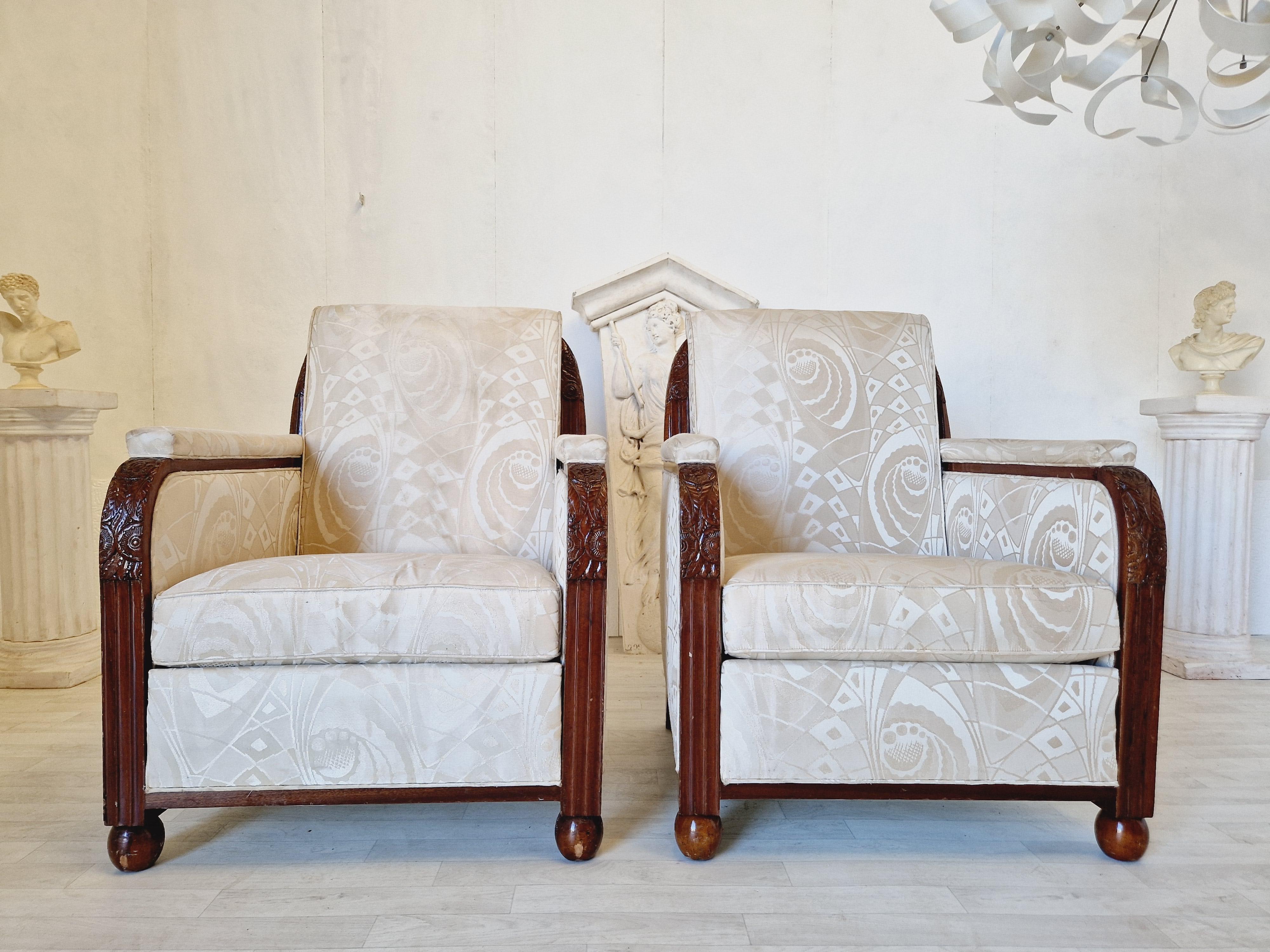 Paar Art Deco Sessel Cl (Geschnitzt) im Angebot