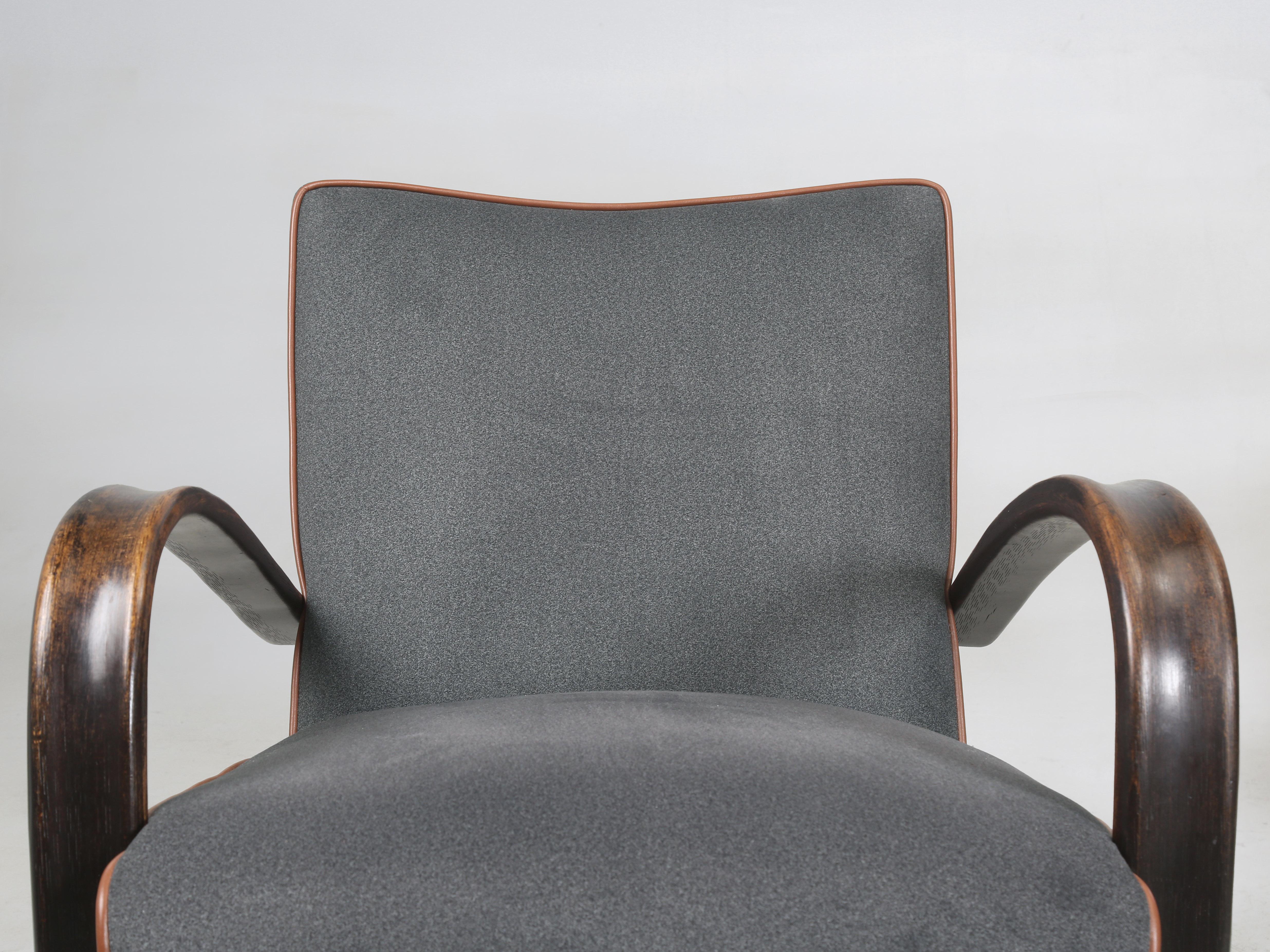 Paar Art-Deco-Sessel Entworfen von Jindrich Halabala  c 1930er Jahre Tschechoslowakei (Handgefertigt) im Angebot