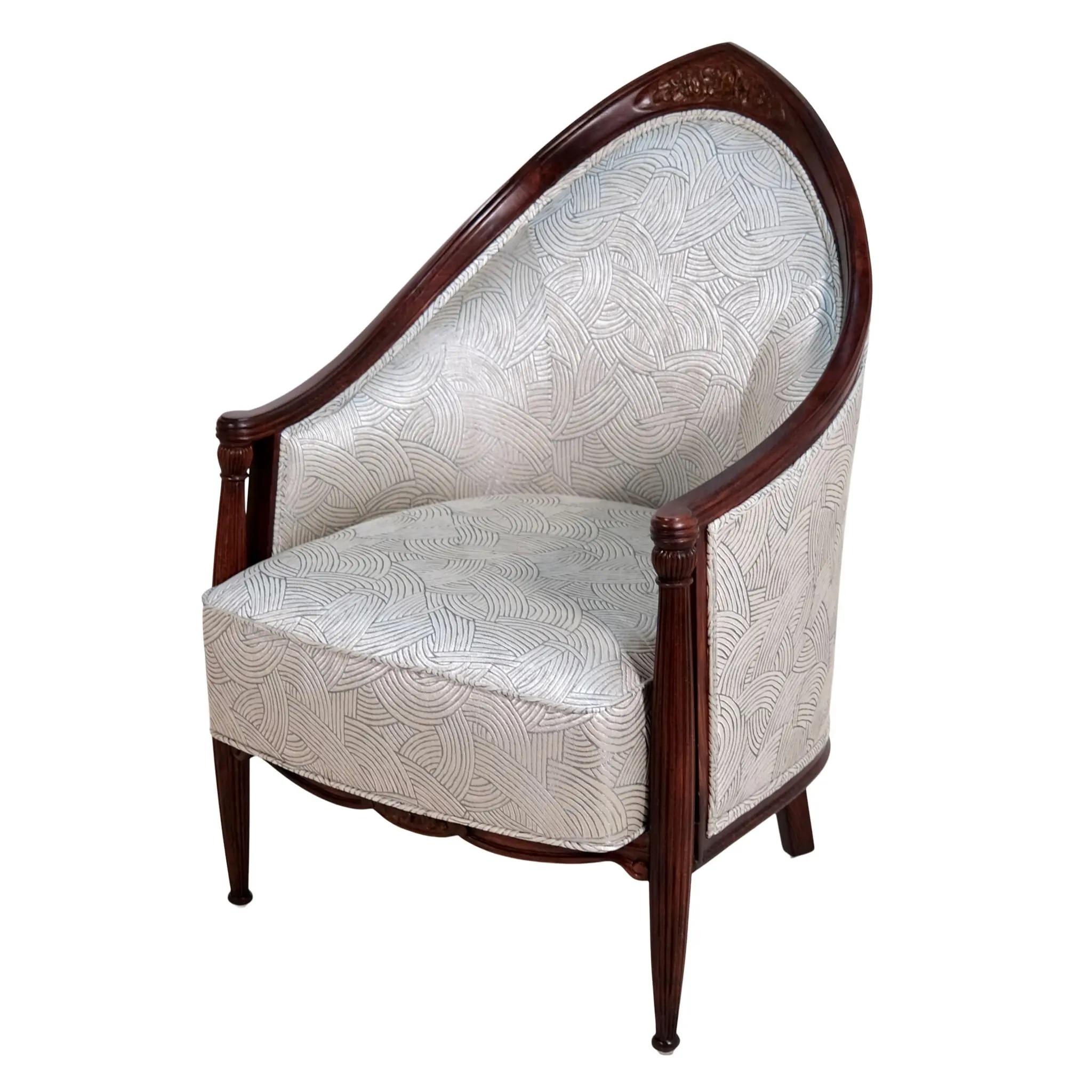 Art Deco Armchairs
Museums: Many museums around the world, including the Victoria and Albert Museum in London, the Musée des Arts Décoratifs in Paris, and the Museum of Modern Art (MoMA) in New York, have extensive collections of Art Deco furniture,