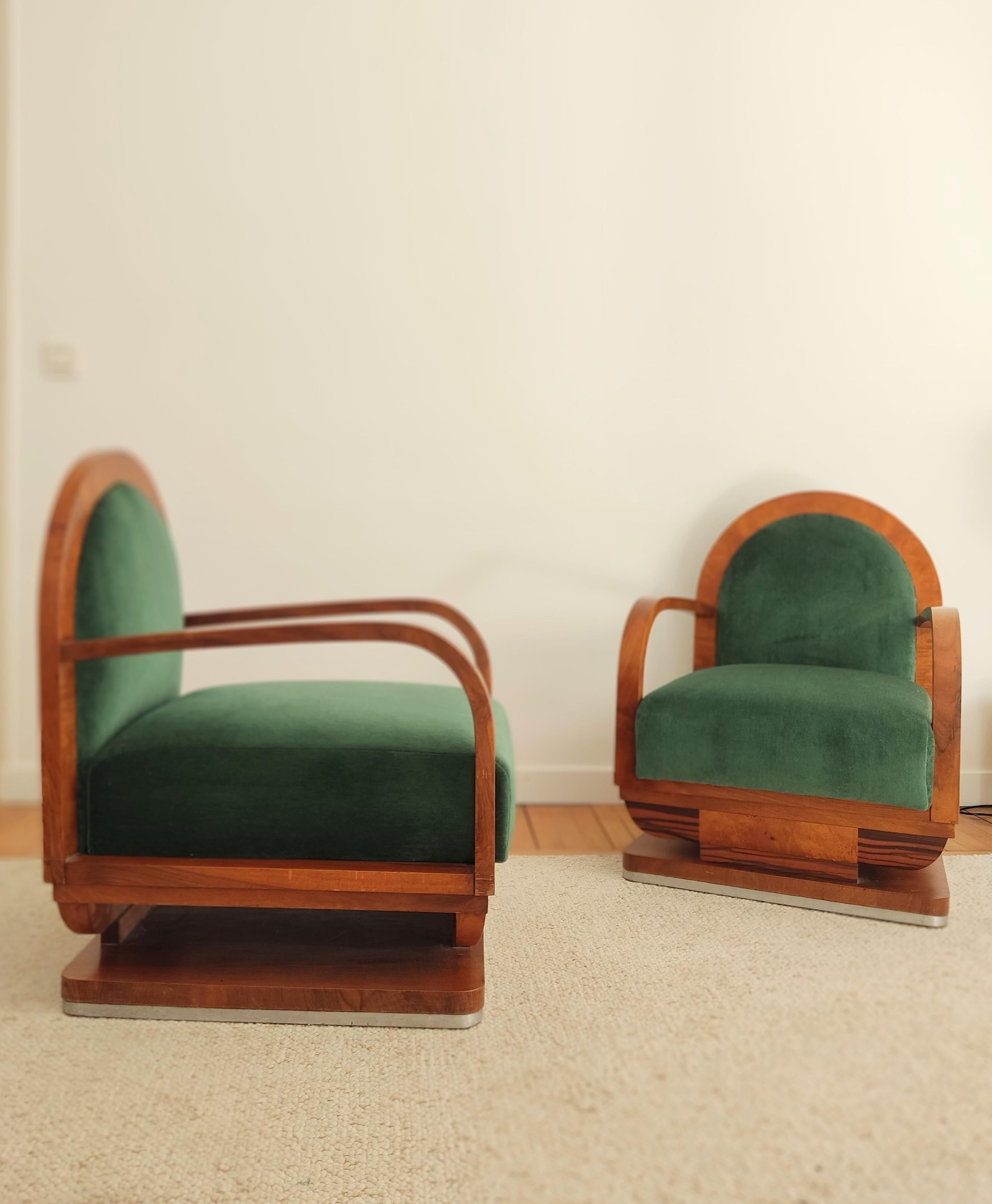 Elegant pair of rounded armchairs in an art deco style. Nice wood work, especially with veined details at the feet. reupholstery in a green mohair velvet. 