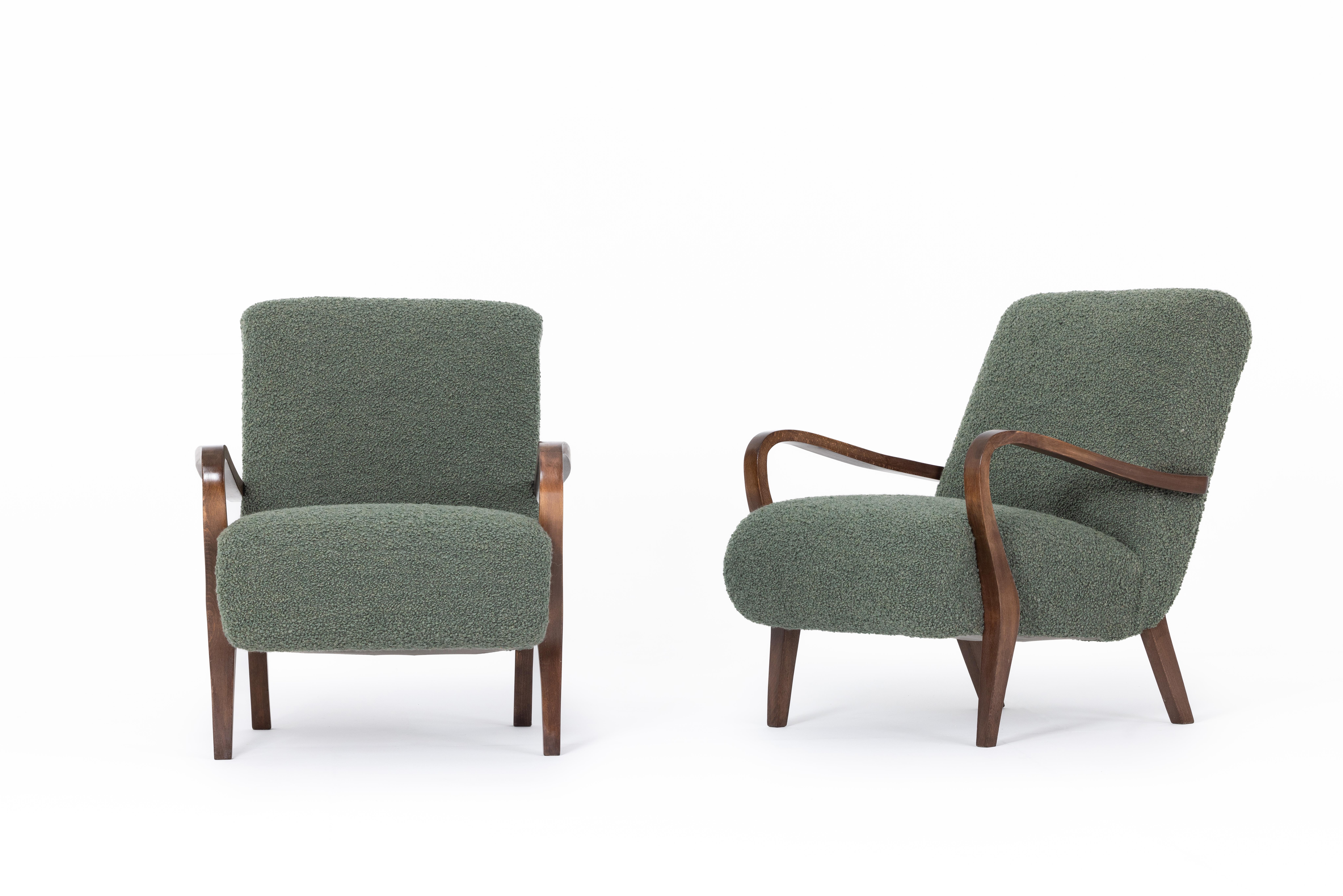 Pair of French art deco armchairs, 1920s, entirely restored, beech wood, boucle fabric by Dedar Milano (Nimbus col.9)