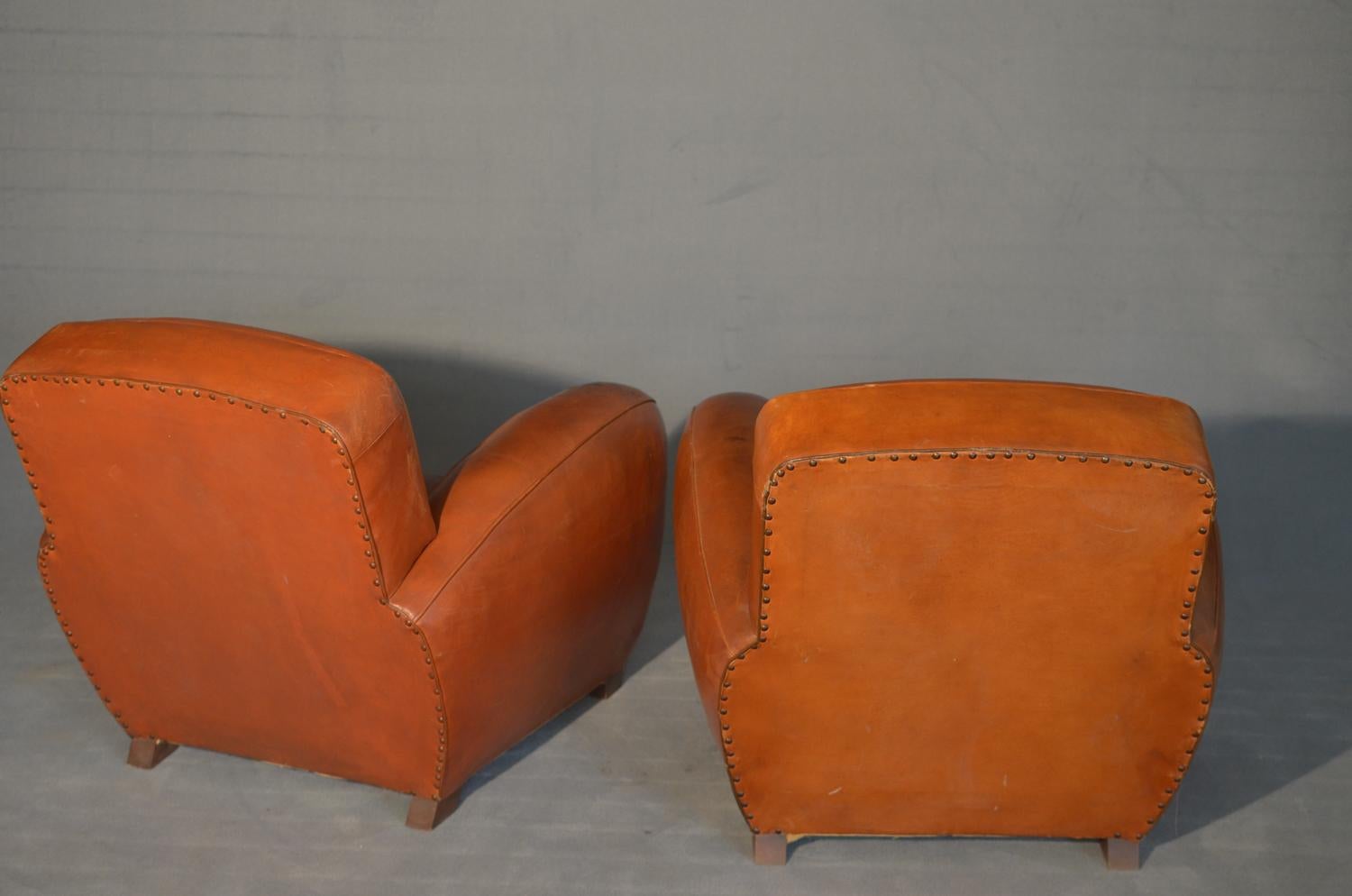 Pair of Art Deco Armchairs in Light Brown Leather of French Origin of 1920 For Sale 11