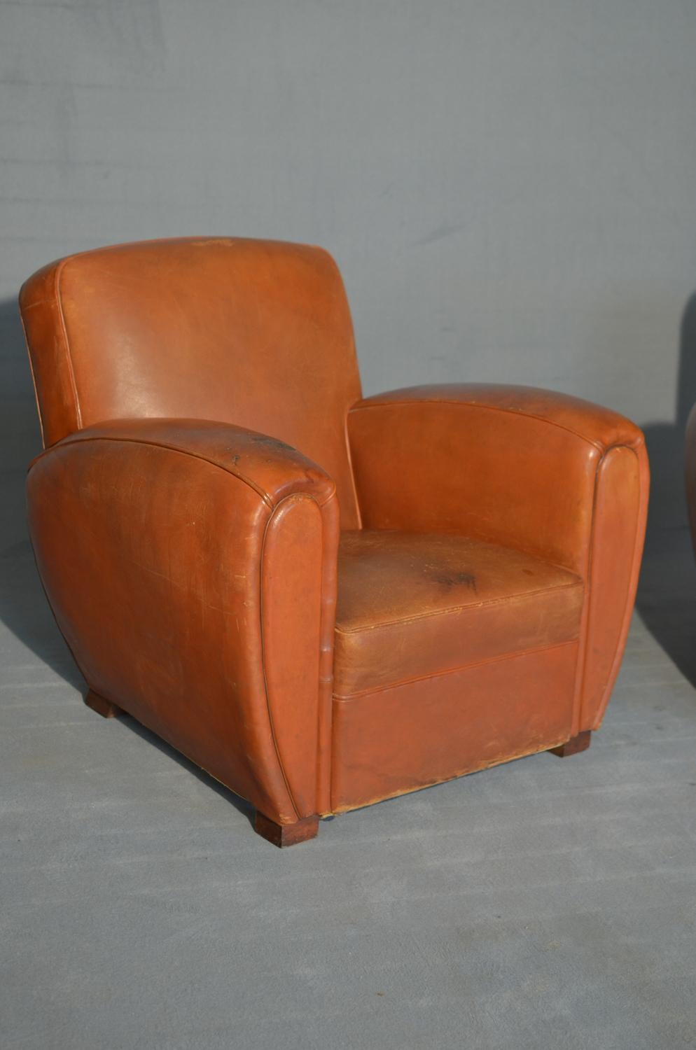 Pair of Art Deco Armchairs in Light Brown Leather of French Origin of 1920 For Sale 2