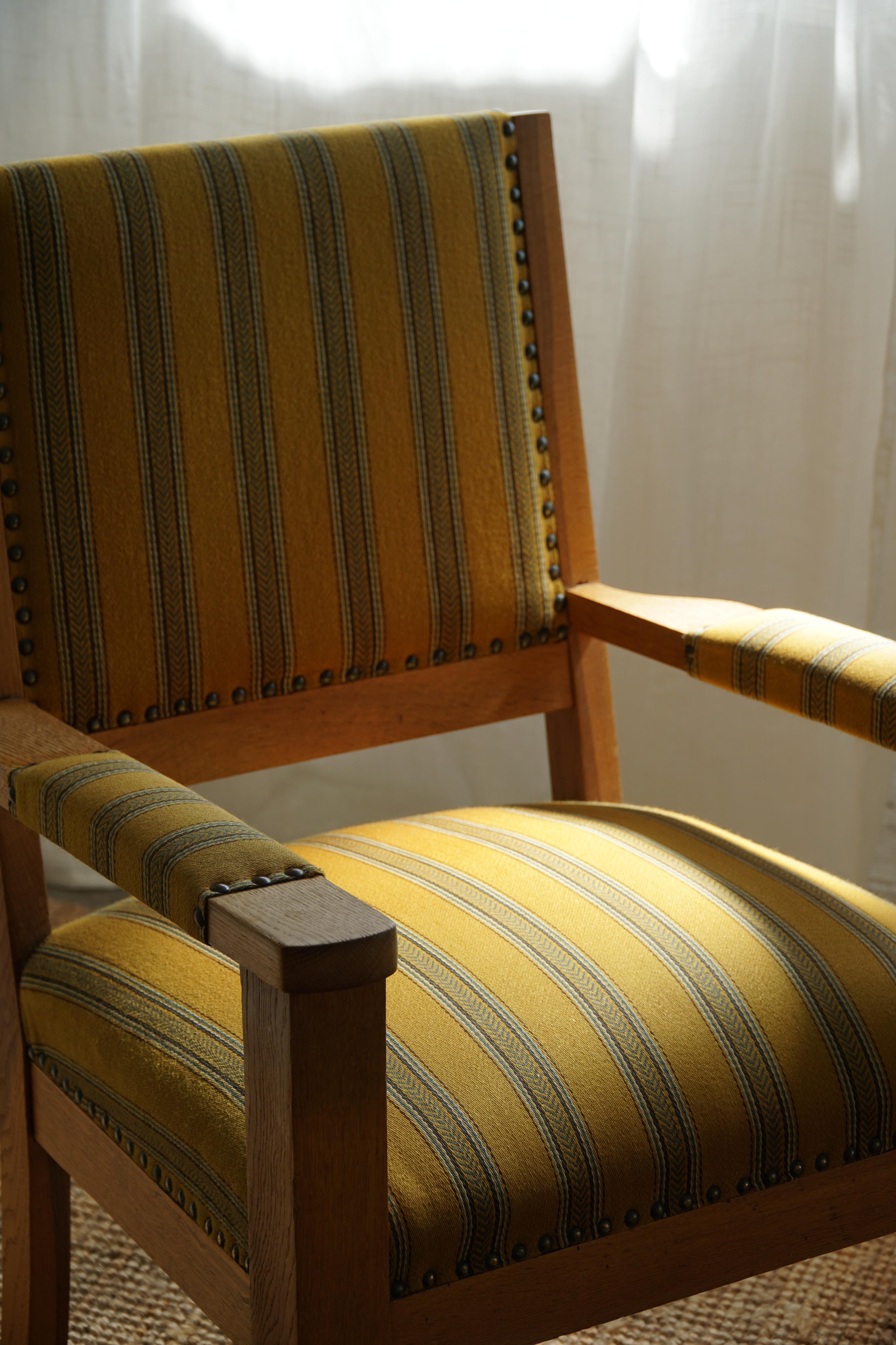 20ième siècle Paire de fauteuils Art Déco en chêne et tissu, ébéniste danois, années 1940 en vente