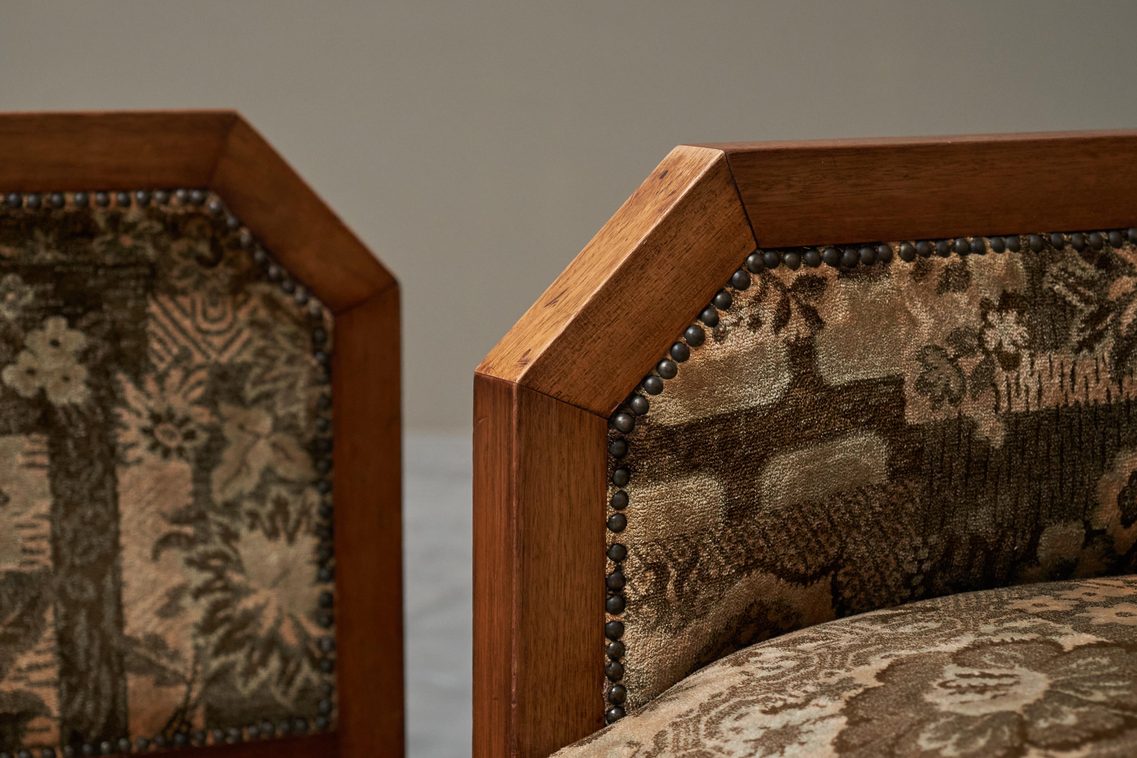 20th Century Pair of Art Deco Armchairs in Solid Wood and Tapisserie 1930s For Sale