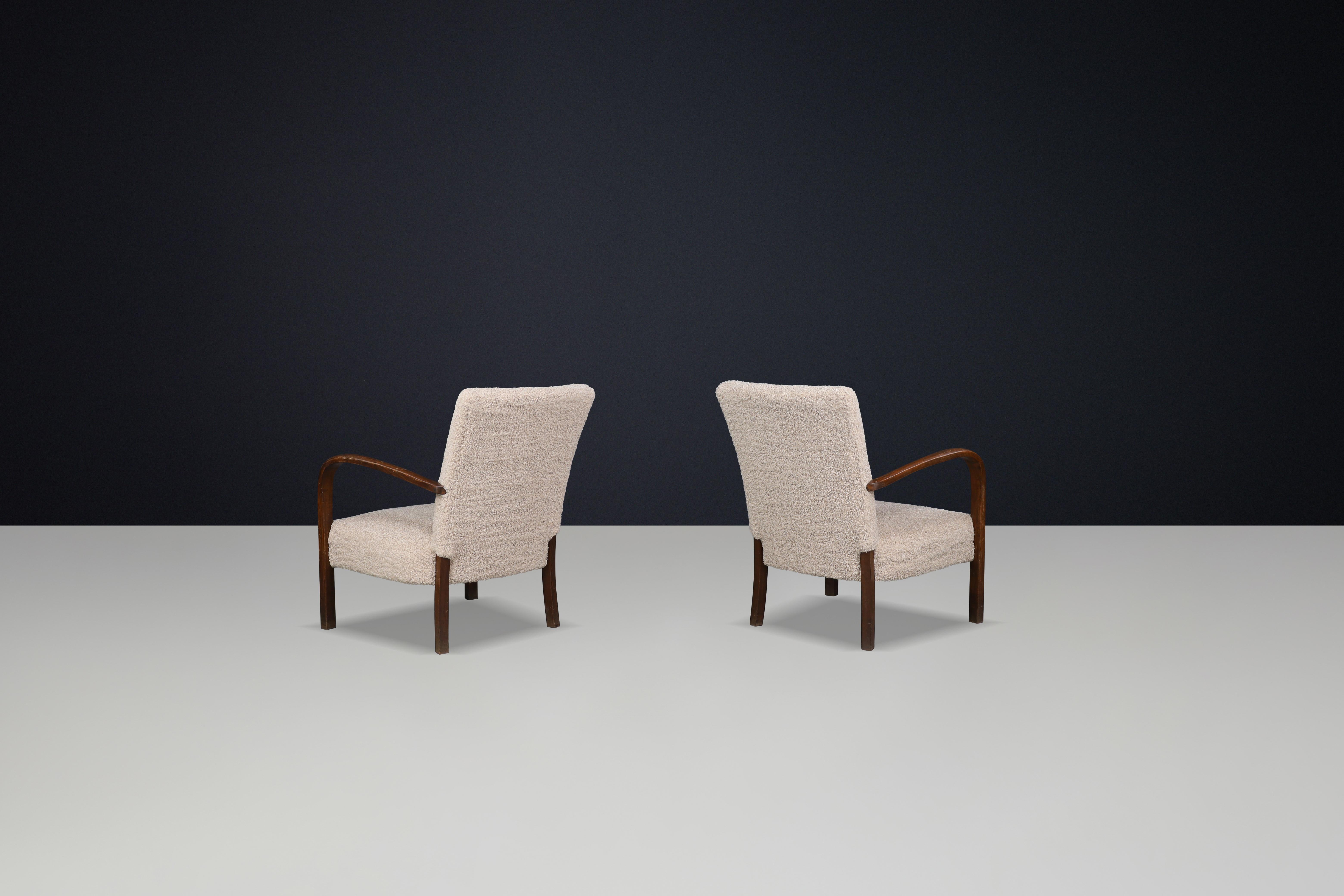 Paire de fauteuils Art déco en noyer et tapisserie en Teddy, République tchèque, années 1930 Bon état - En vente à Almelo, NL