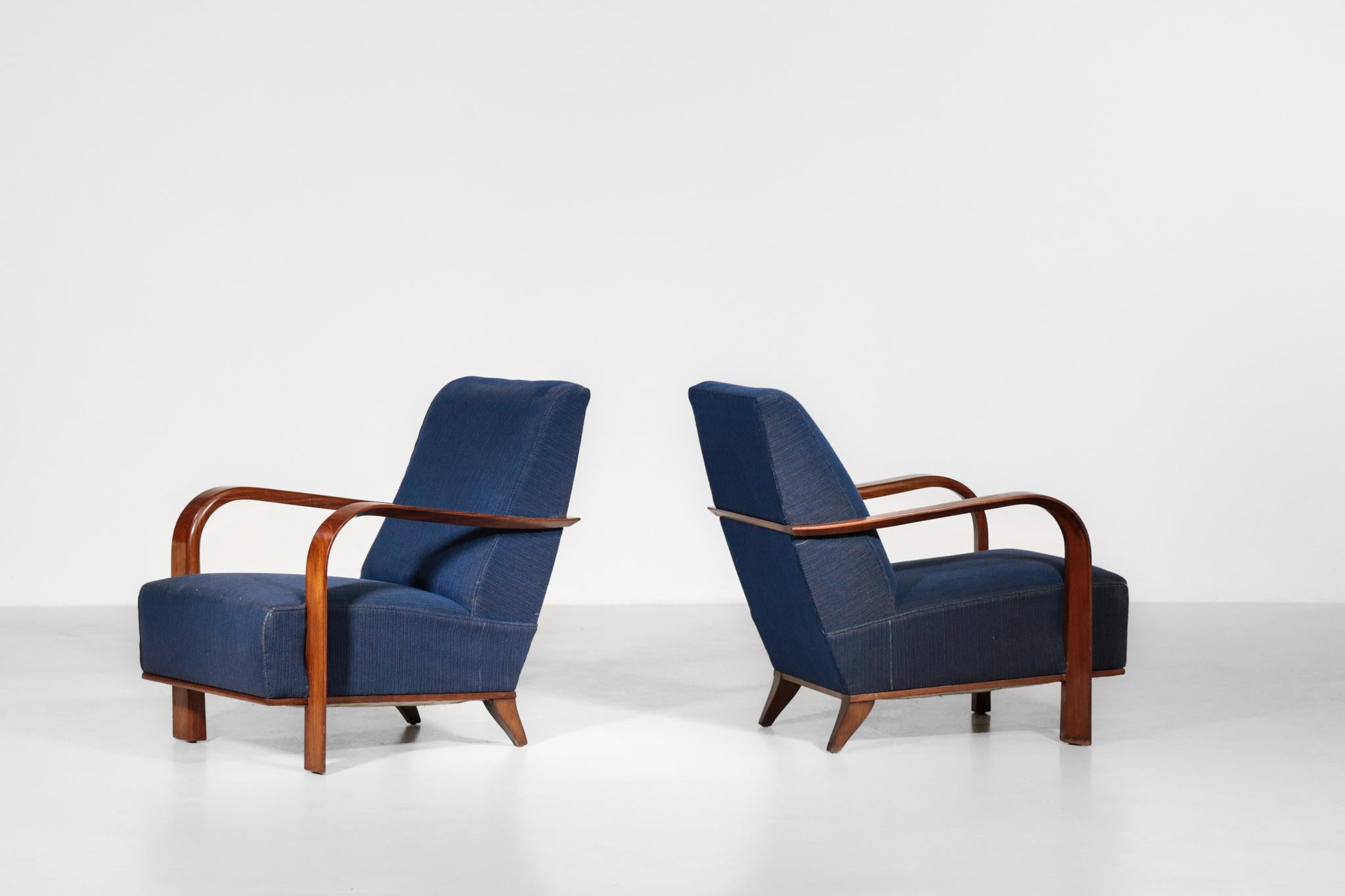 Paar Art-Deco-Sessel im Jules-Leleu-Stil:: dunkelblau (Moderne der Mitte des Jahrhunderts)