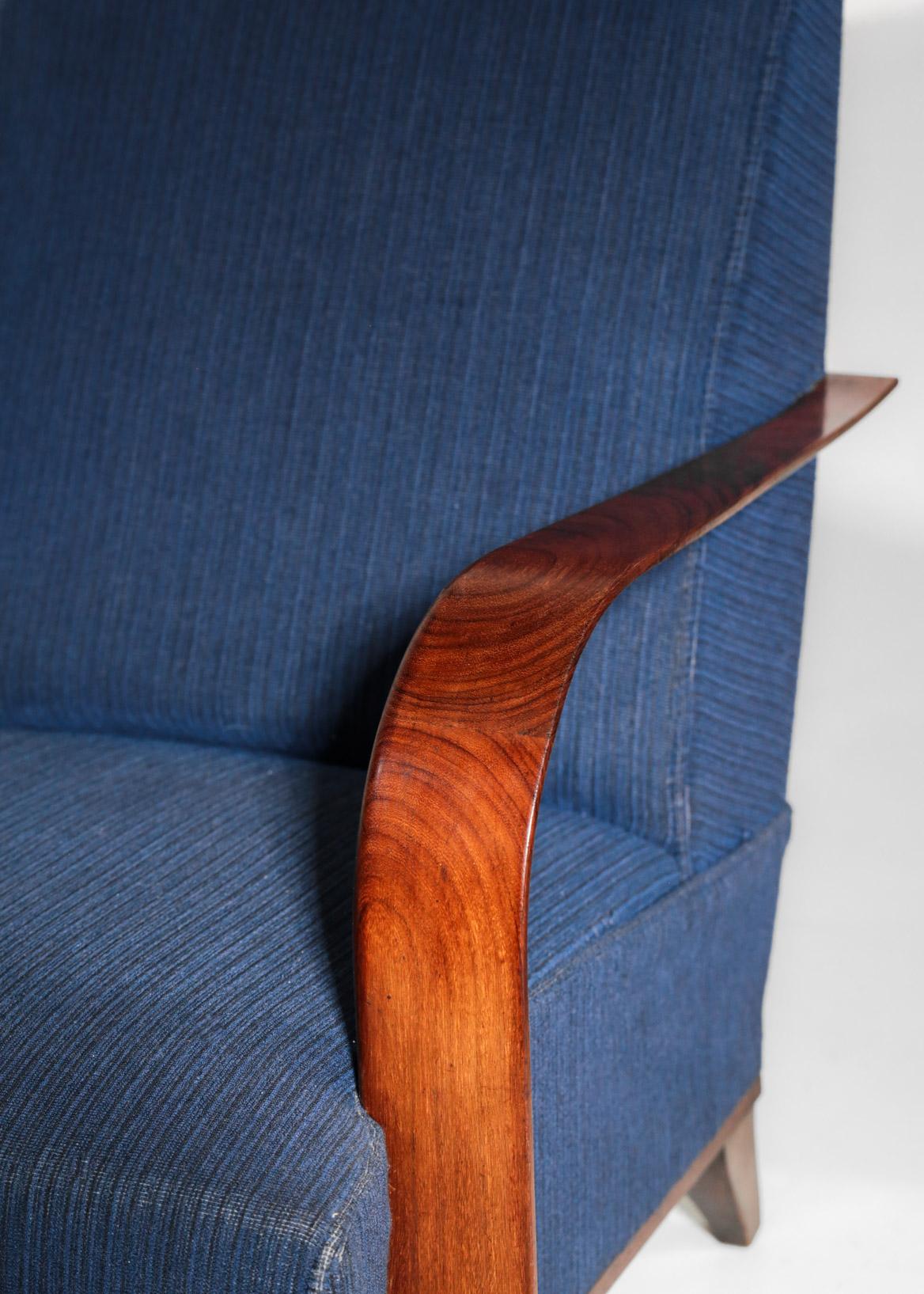 Paar Art-Deco-Sessel im Jules-Leleu-Stil:: dunkelblau (Stoff)
