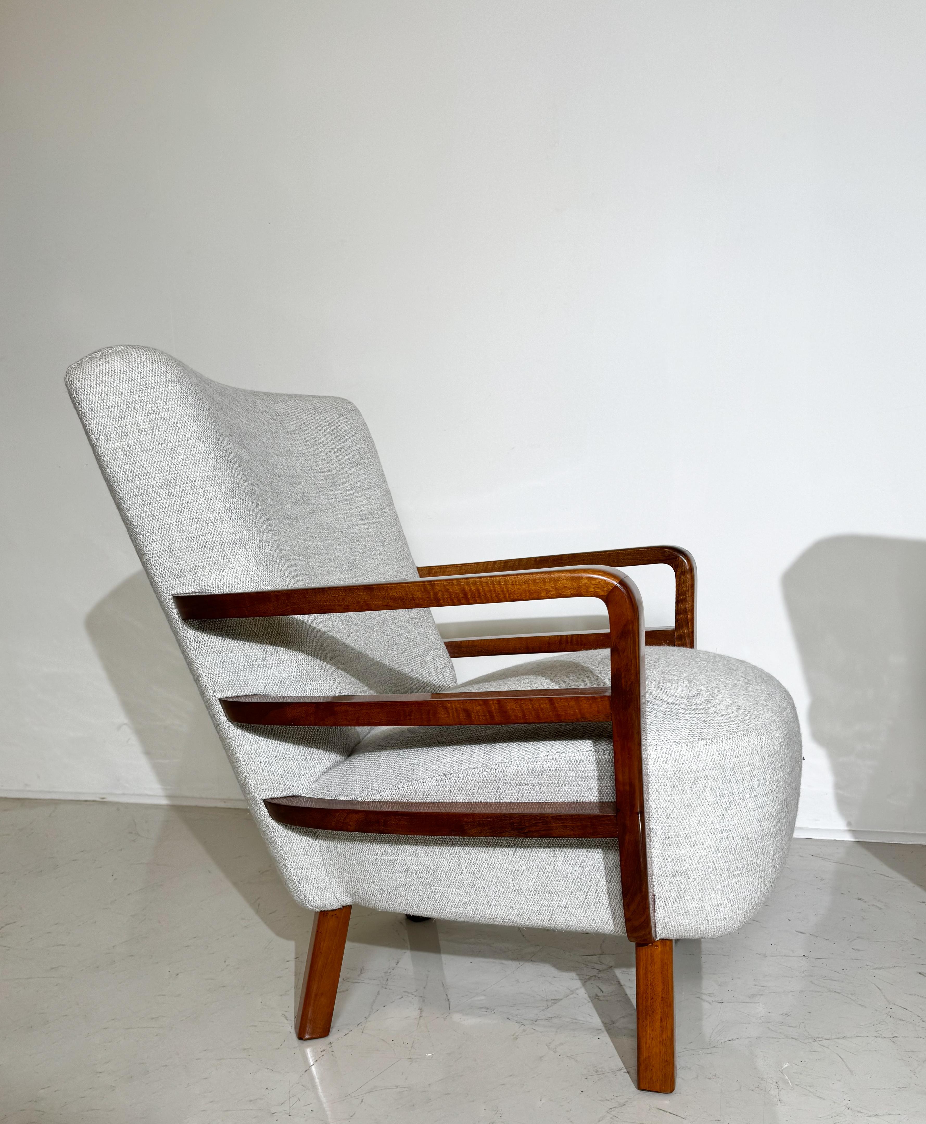 Paar Art-Déco-Sessel, Nussbaum, Ungarn, neu gepolstert – neue Polsterung im Angebot 3