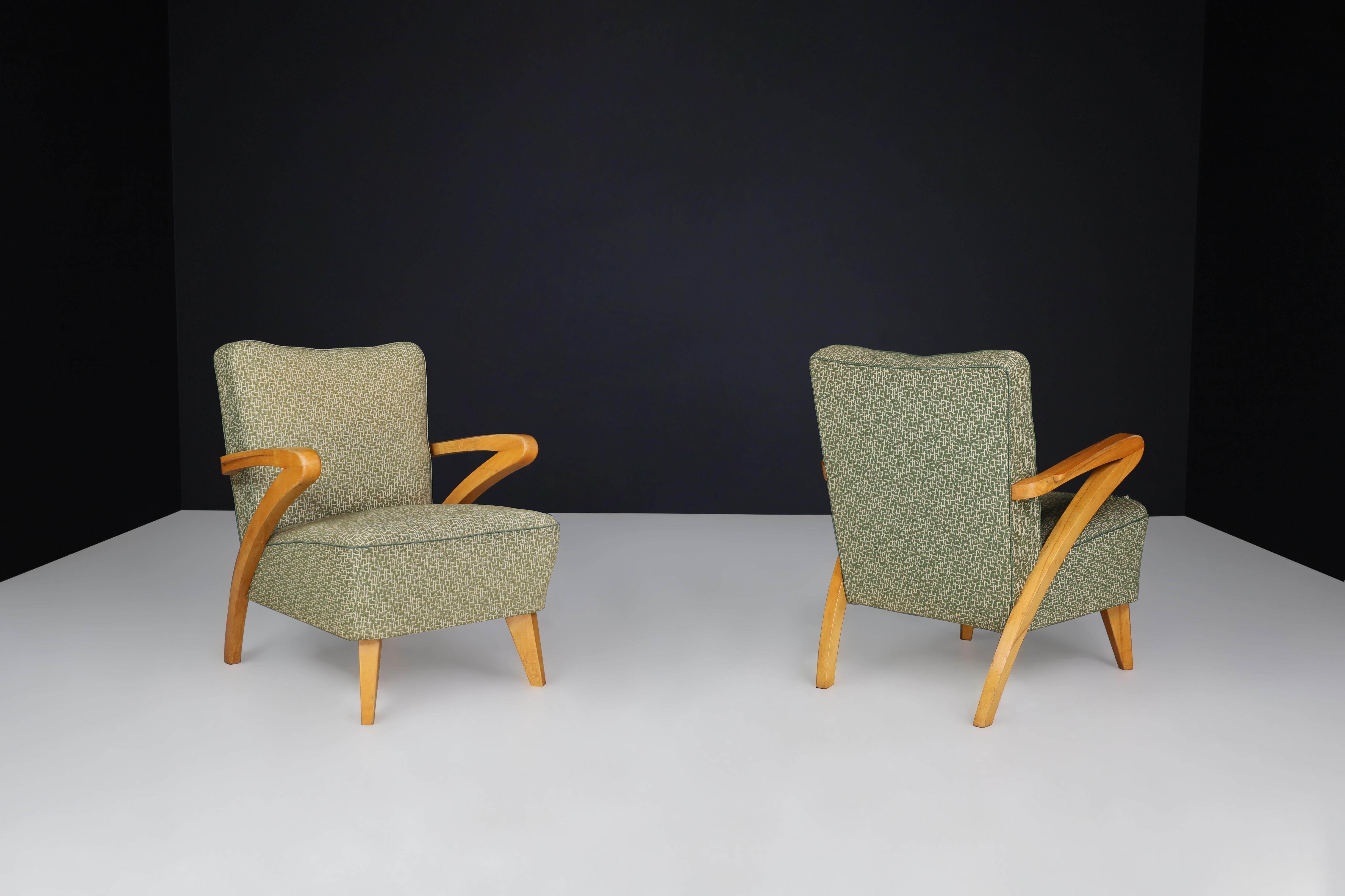 Pair of Art Deco Armchairs with Original Upholstery, Prague, 1930s For Sale 1