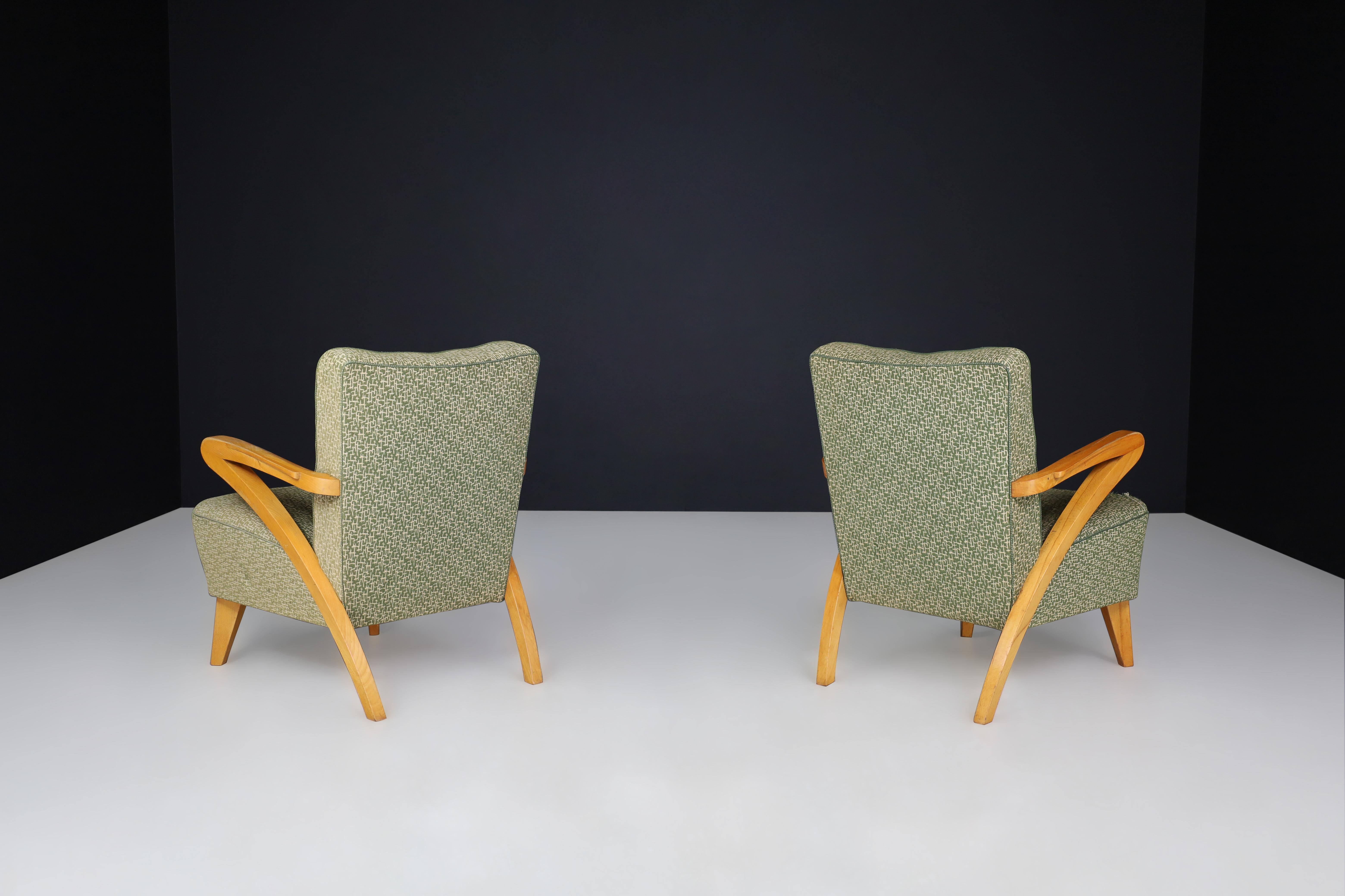 Pair of Art Deco Armchairs with Original Upholstery, Prague, 1930s For Sale 4