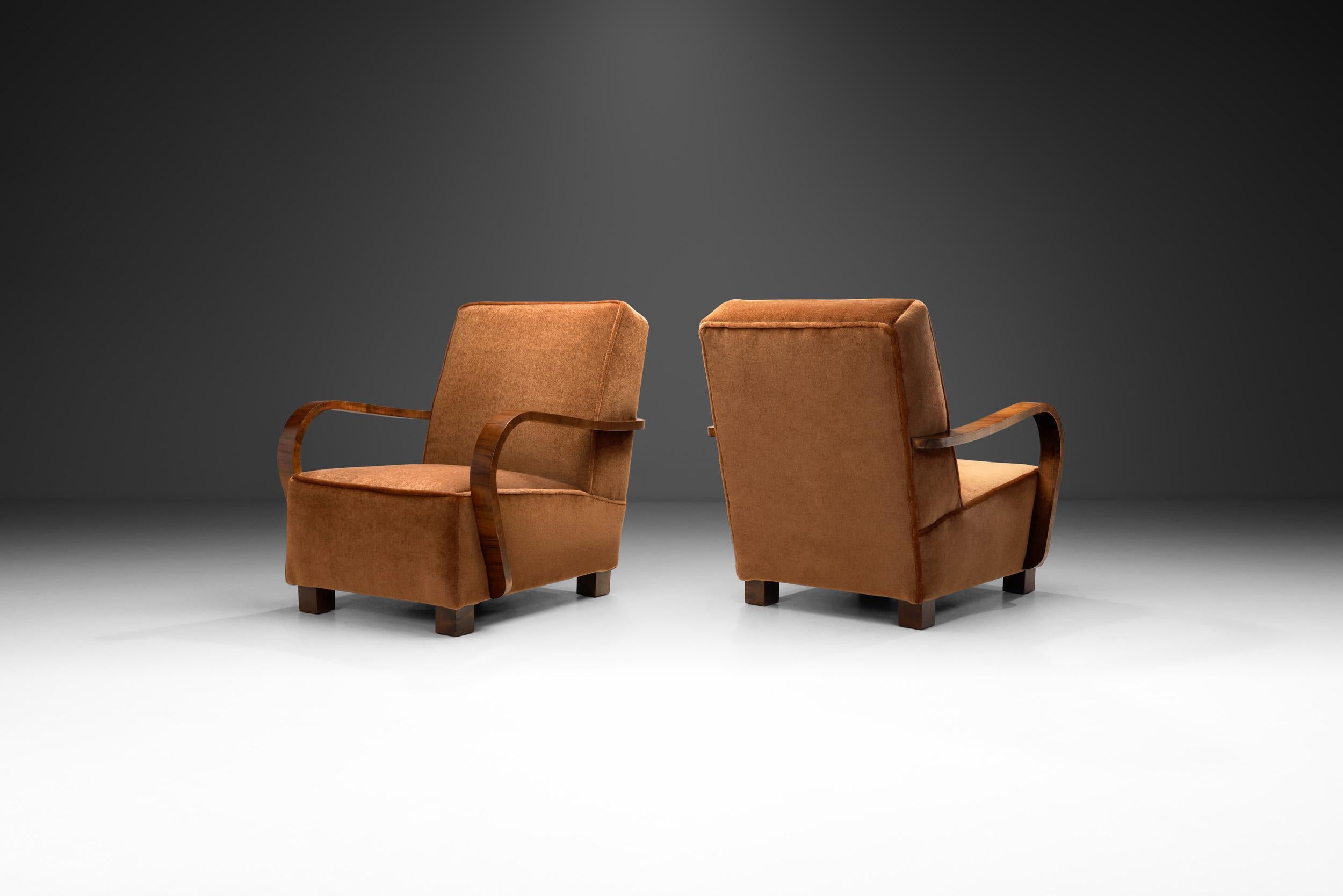 Paire de fauteuils Art déco à accoudoirs arrondis, Europe, XXe siècle Bon état - En vente à Utrecht, NL