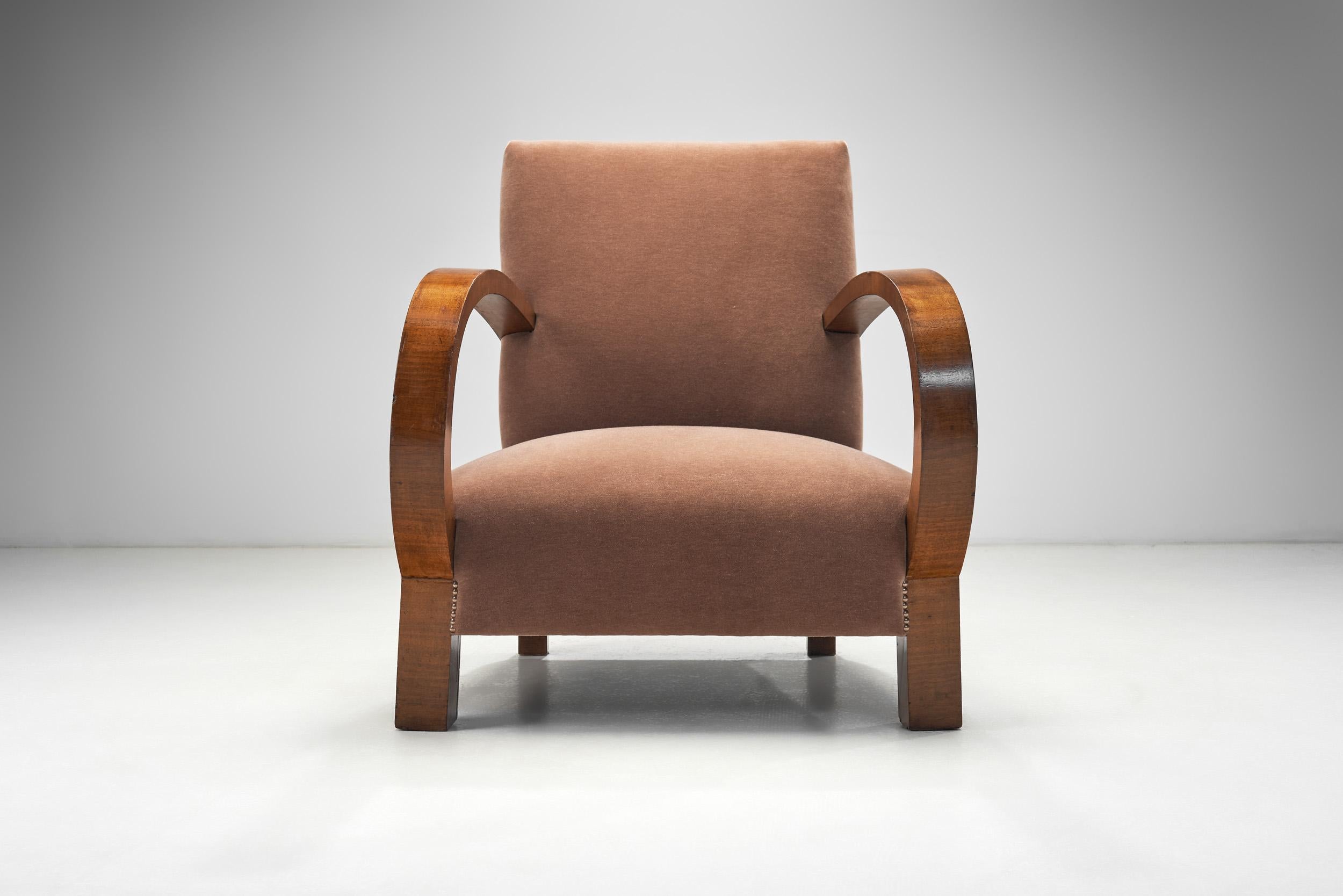 Coppia di poltrone Art Déco con impiallacciatura in noce, Europa, circa 1930 in vendita 5