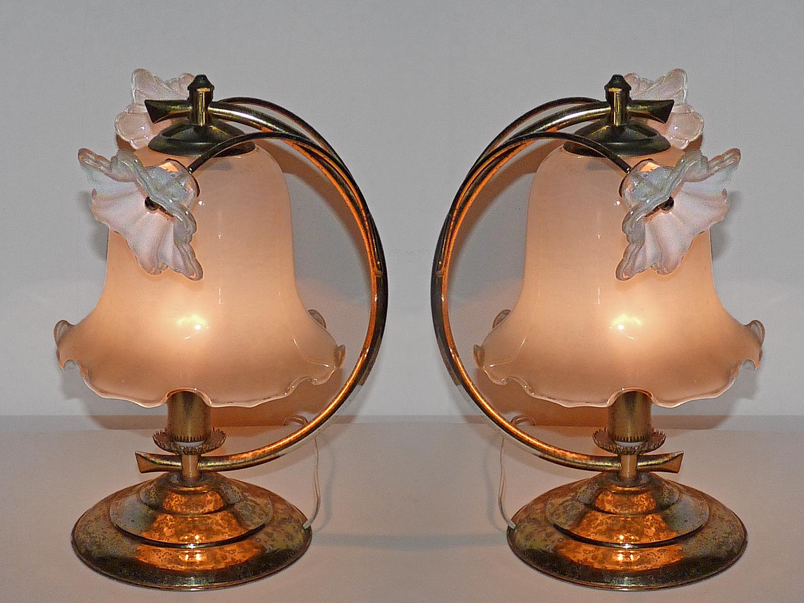 20th Century Pair of Art Deco & Art Nouveau Amber Glass Flowers Gilt Table Lamps, circa 1930 For Sale