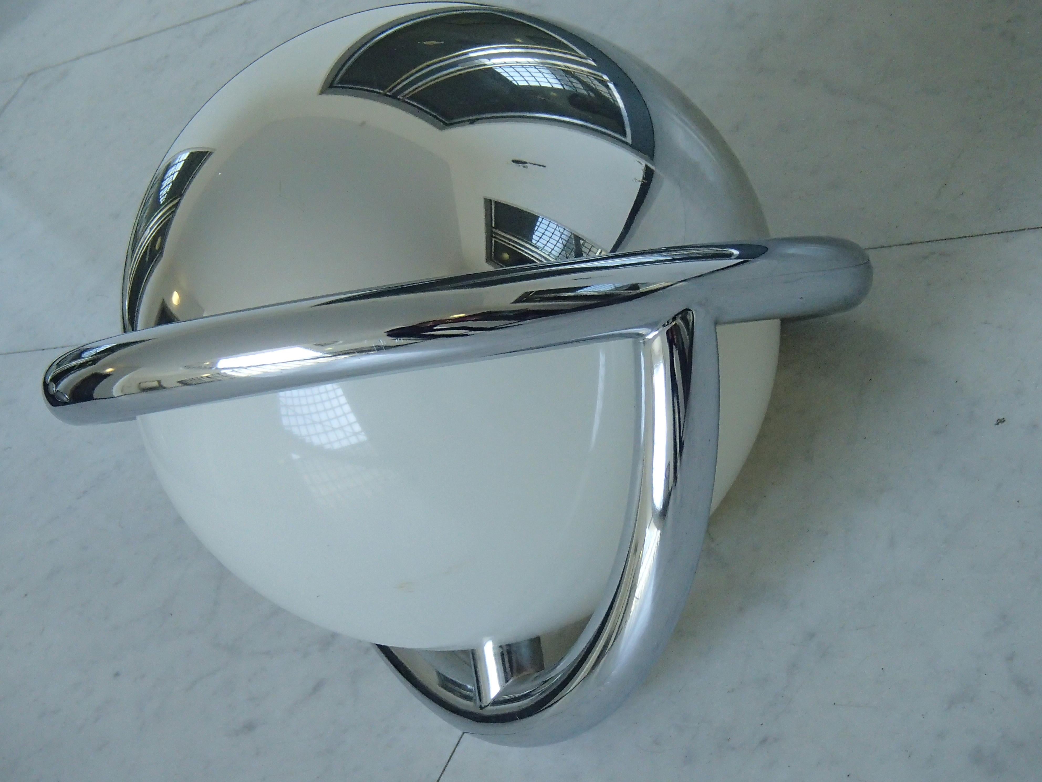 Pair of Art Deco Bauhaus Chrome and Plexiglass Huge Round Wall Lights Scones In Good Condition In Weiningen, CH