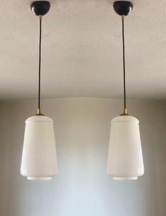 Pareja de colgantes de cristal opalino Art Déco Bauhaus, años 30