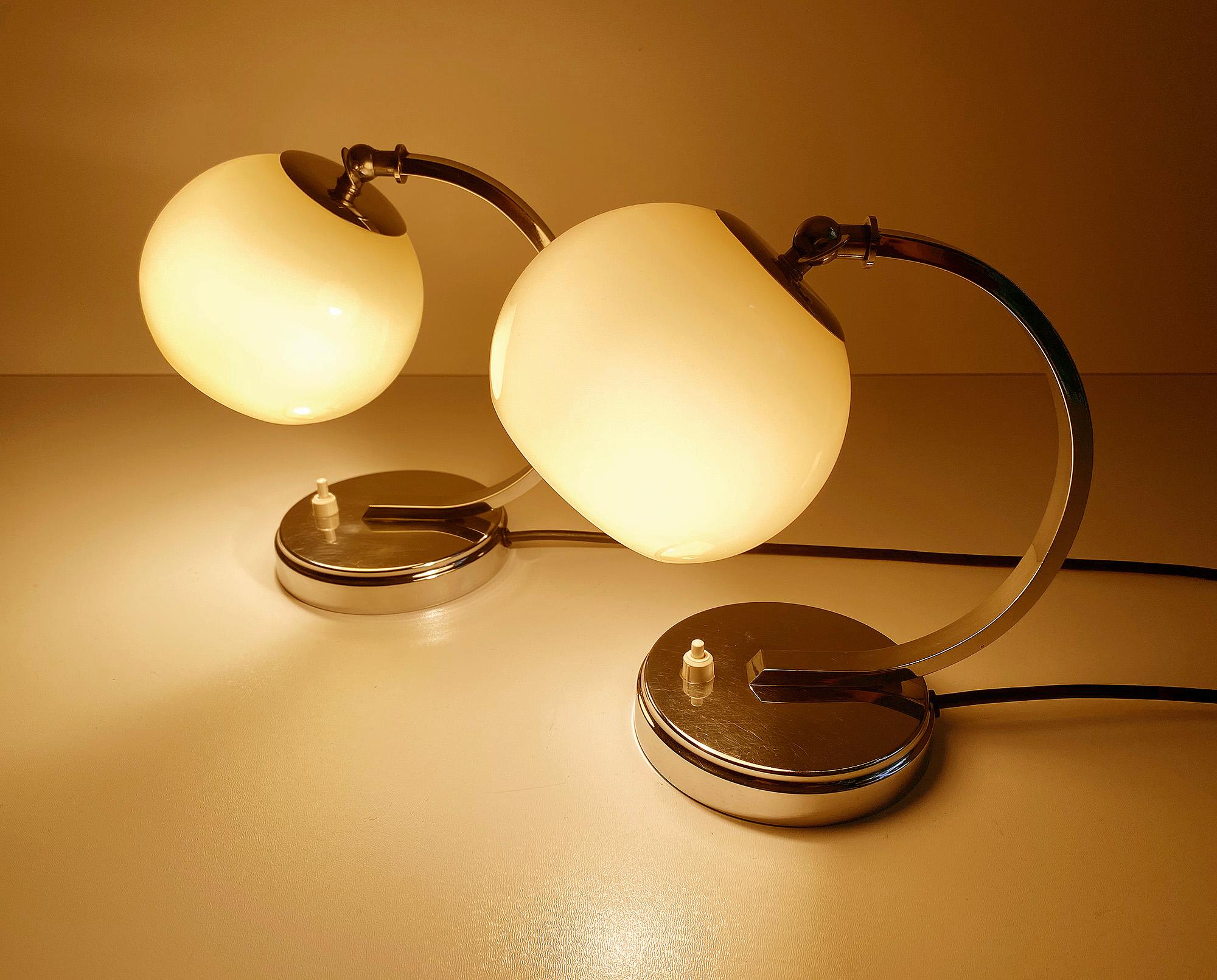 Mid-20th Century  Pair of Art Deco Bauhaus Table Lamps Lights, Chrome Opaline  Glass, 1930s  For Sale