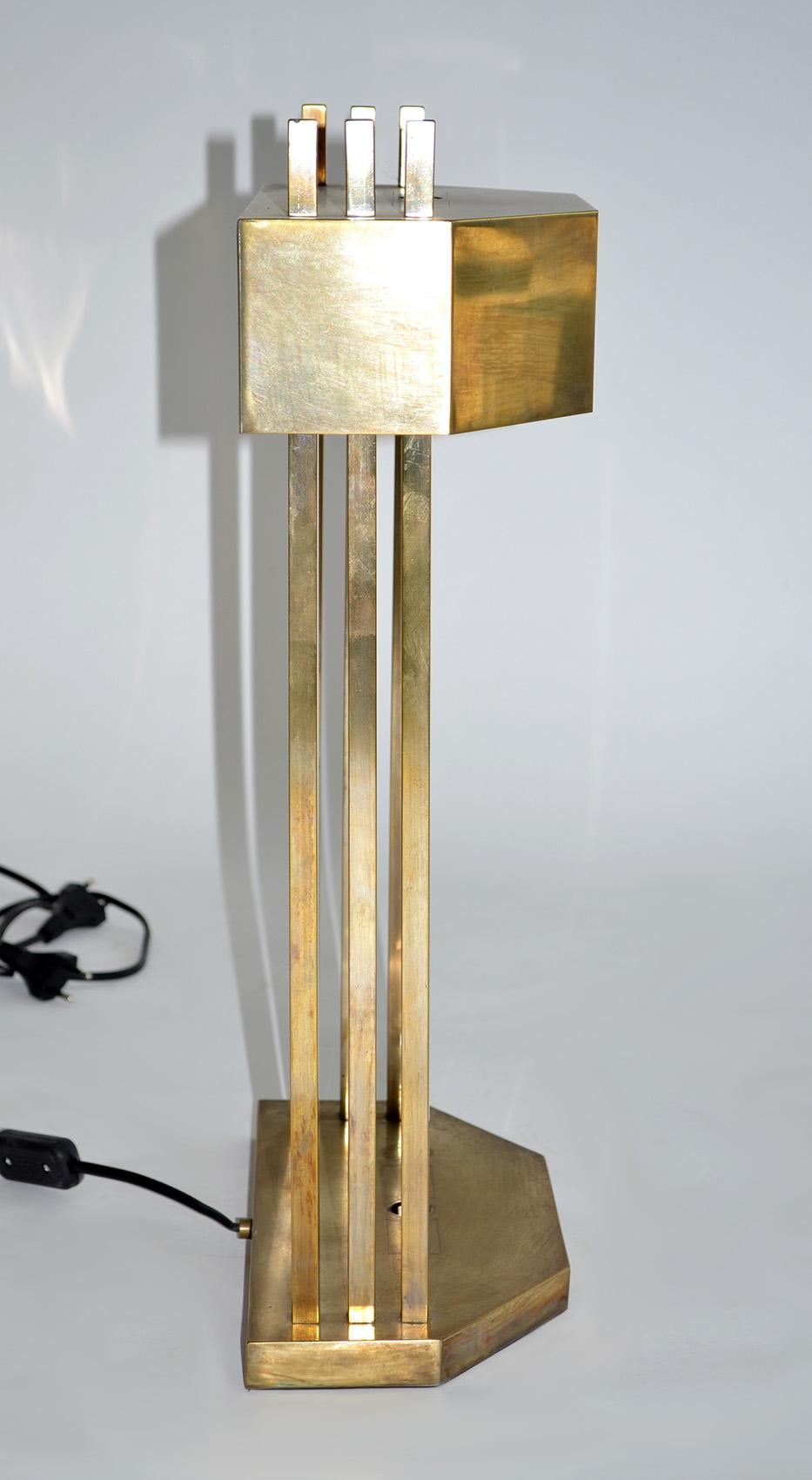 Laiton Paire de lampes de table Art Déco Bauhaus en laiton par Marcel Breuer, Exposition 1925