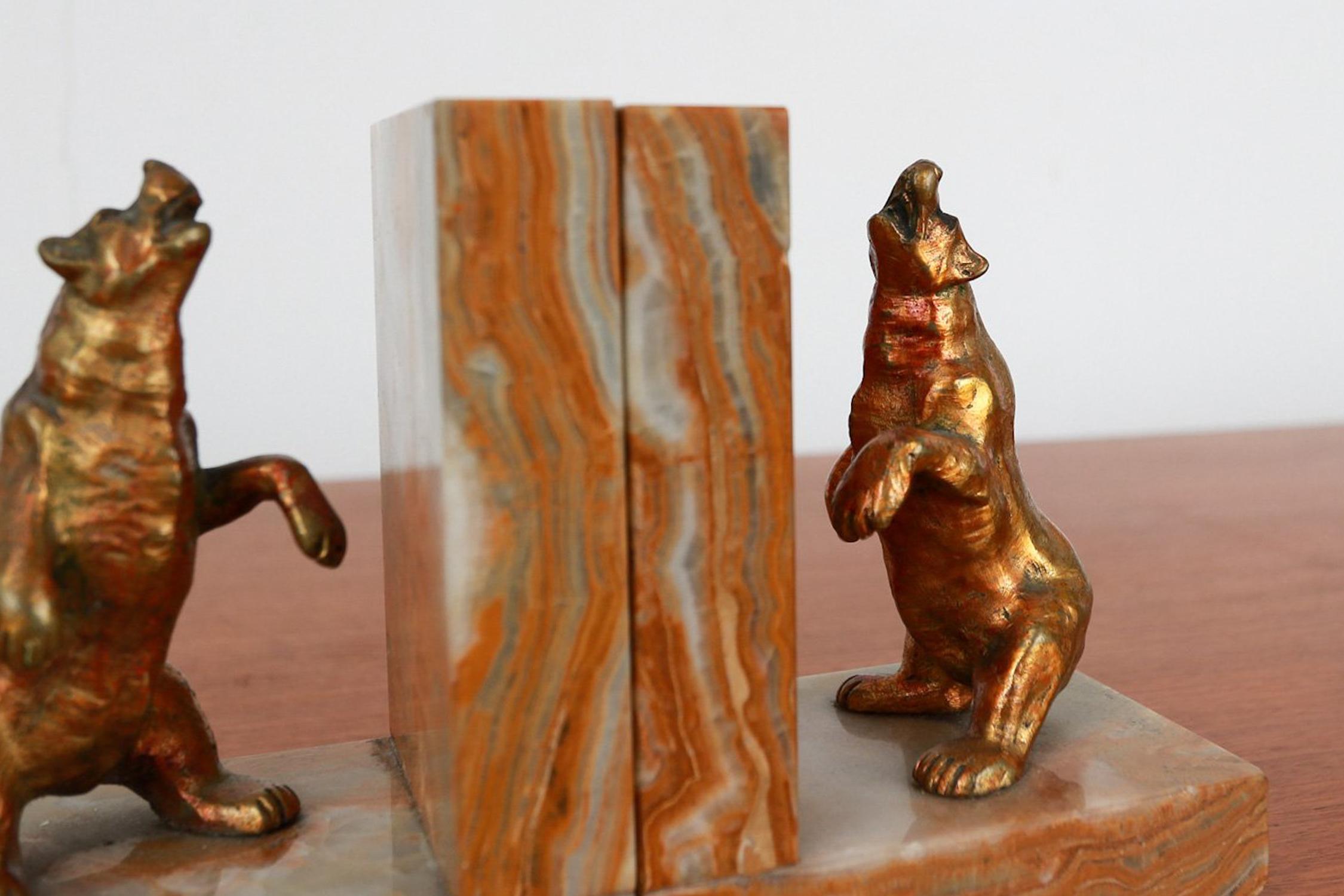 Pair of Art Deco bear bookends in marble and brass, France 1930s For Sale 1