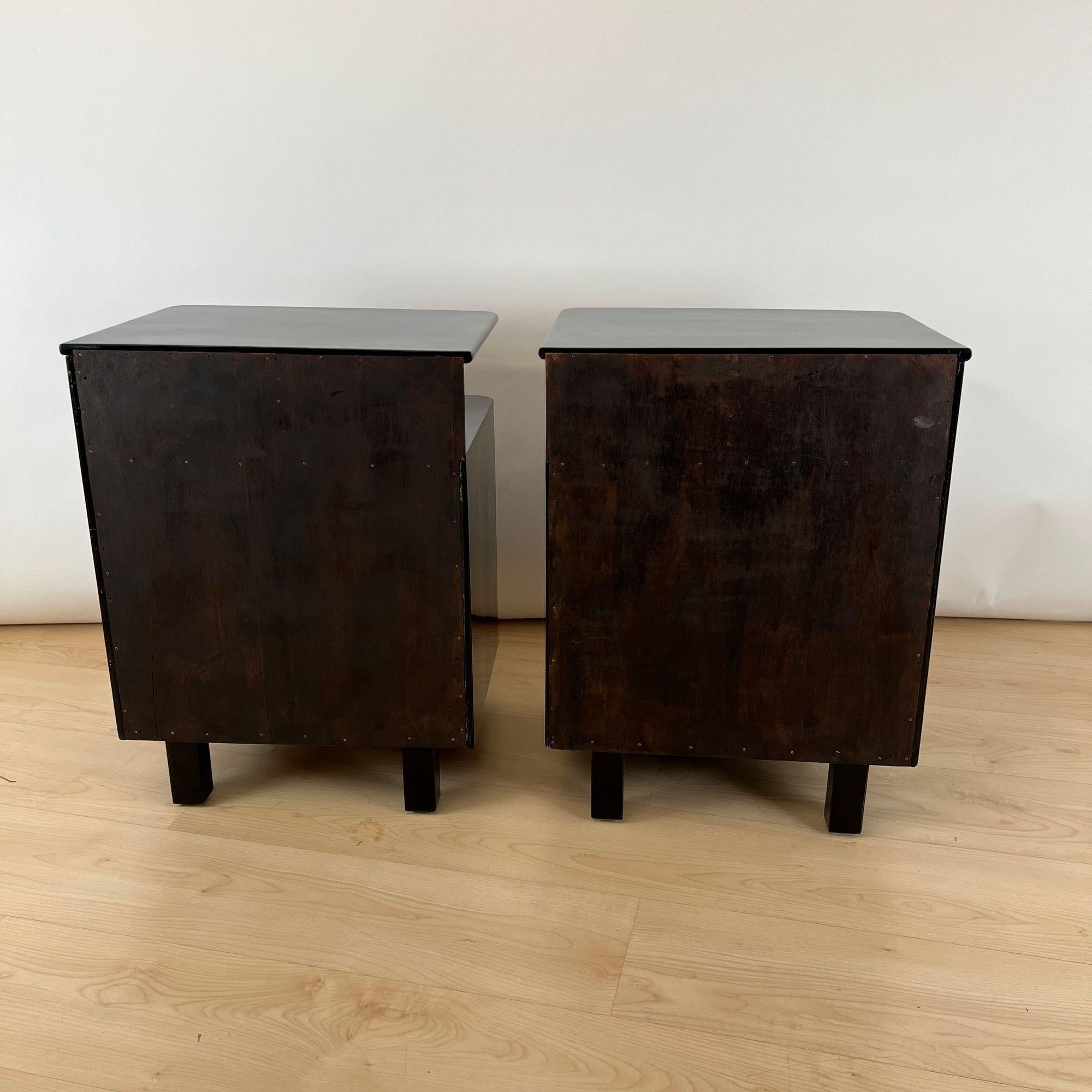 Coppia di comodini Art Deco, lacca nera, cromo, Francia 1930 circa in vendita 10