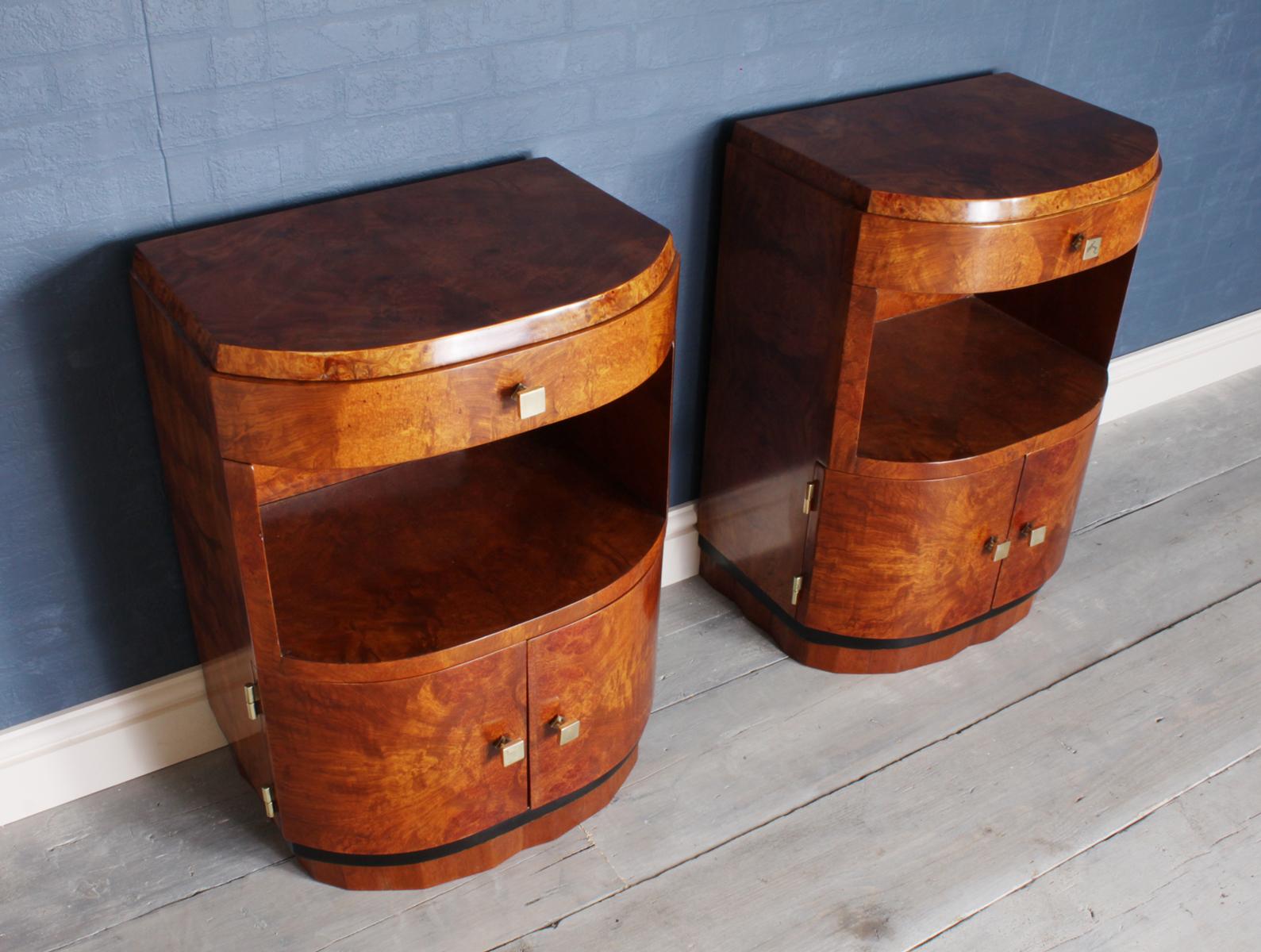 Walnut Pair of Art Deco Bedside Cabinets